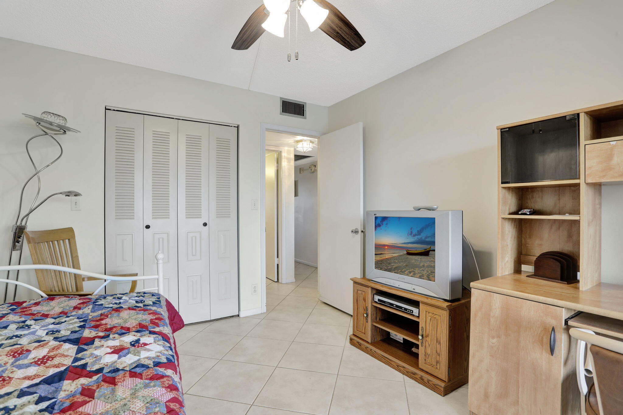1903 Bermuda Circle B4 Property Photo 14