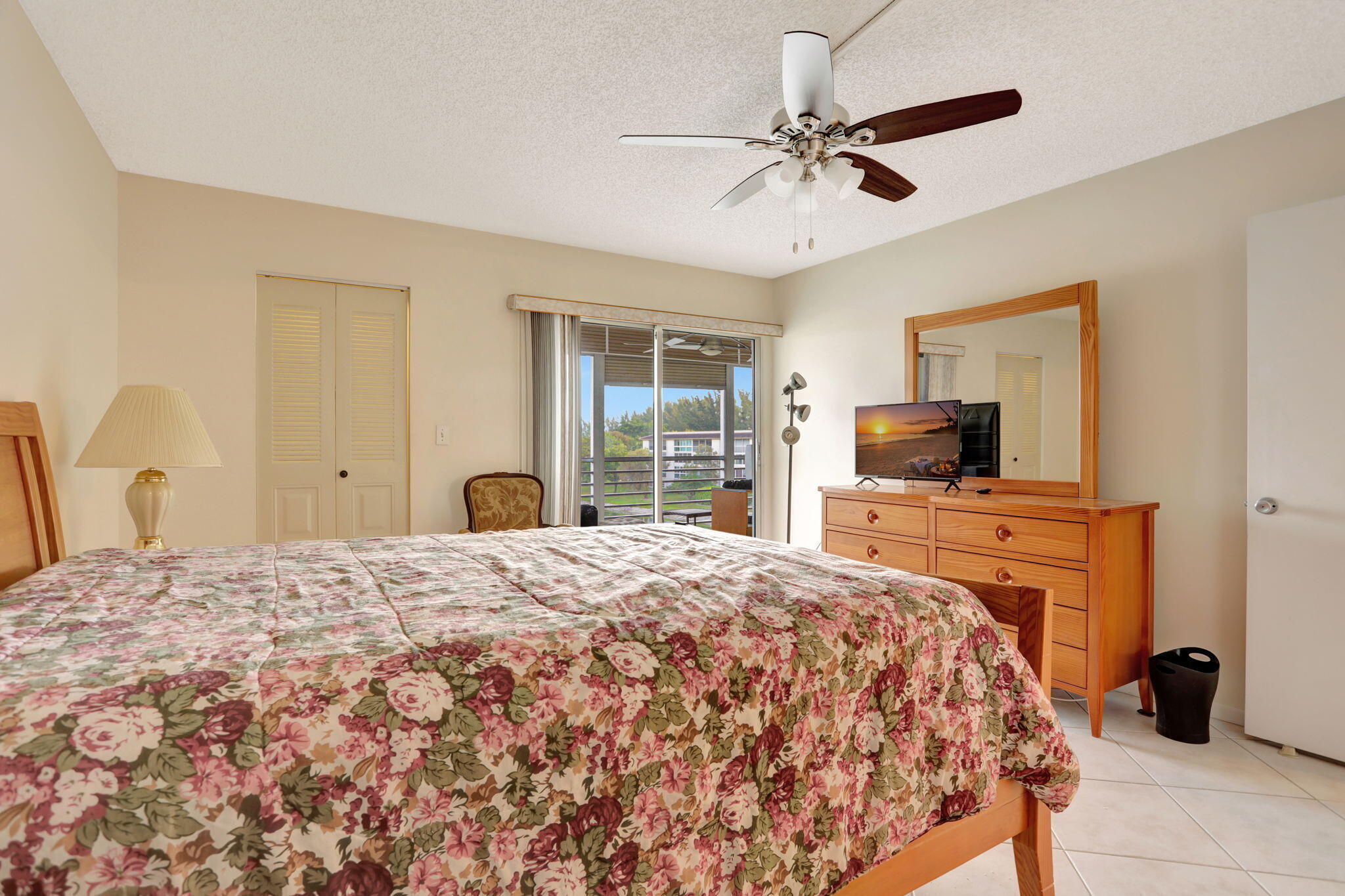 1903 Bermuda Circle B4 Property Photo 16