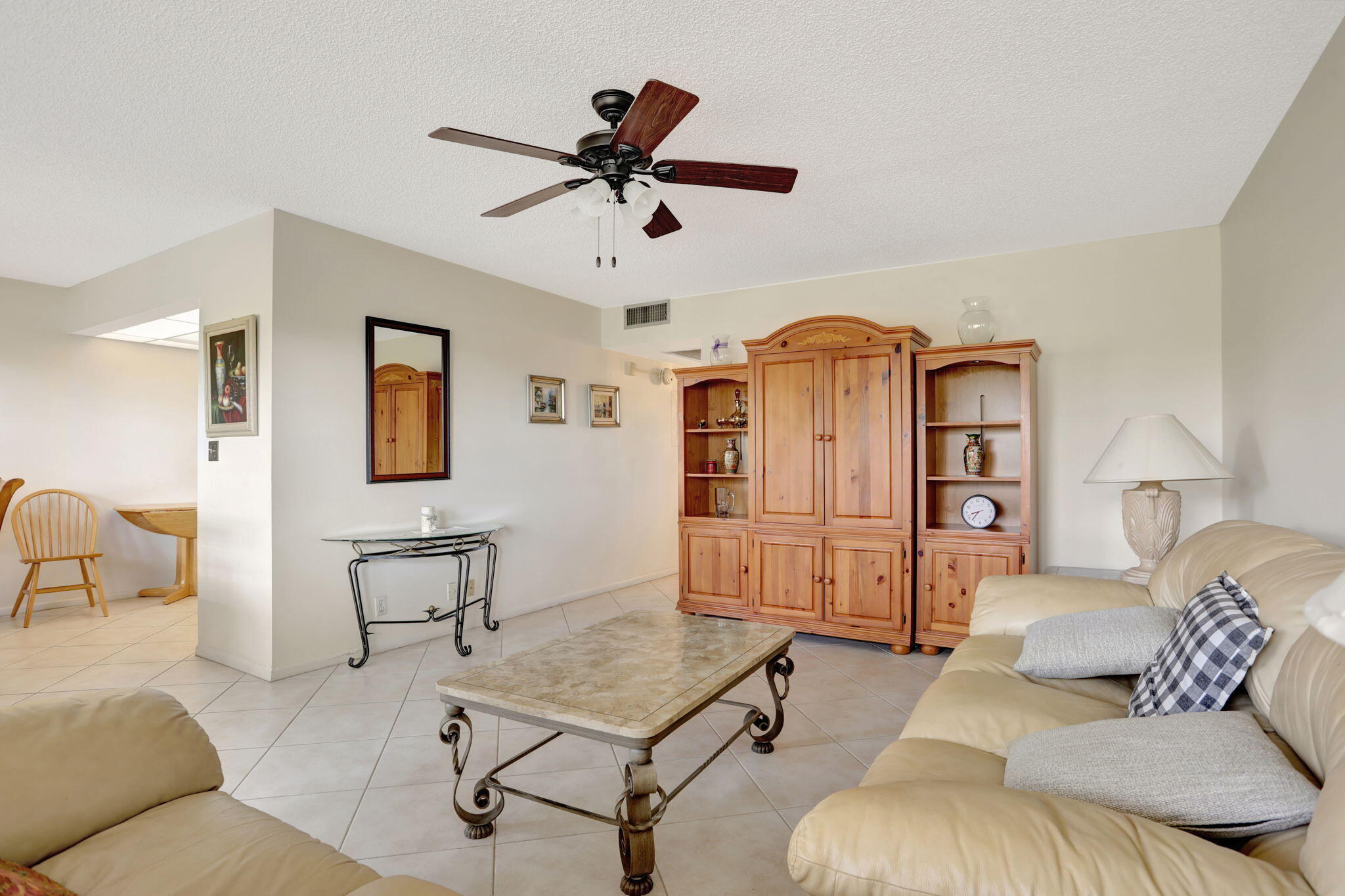 1903 Bermuda Circle B4 Property Photo 4