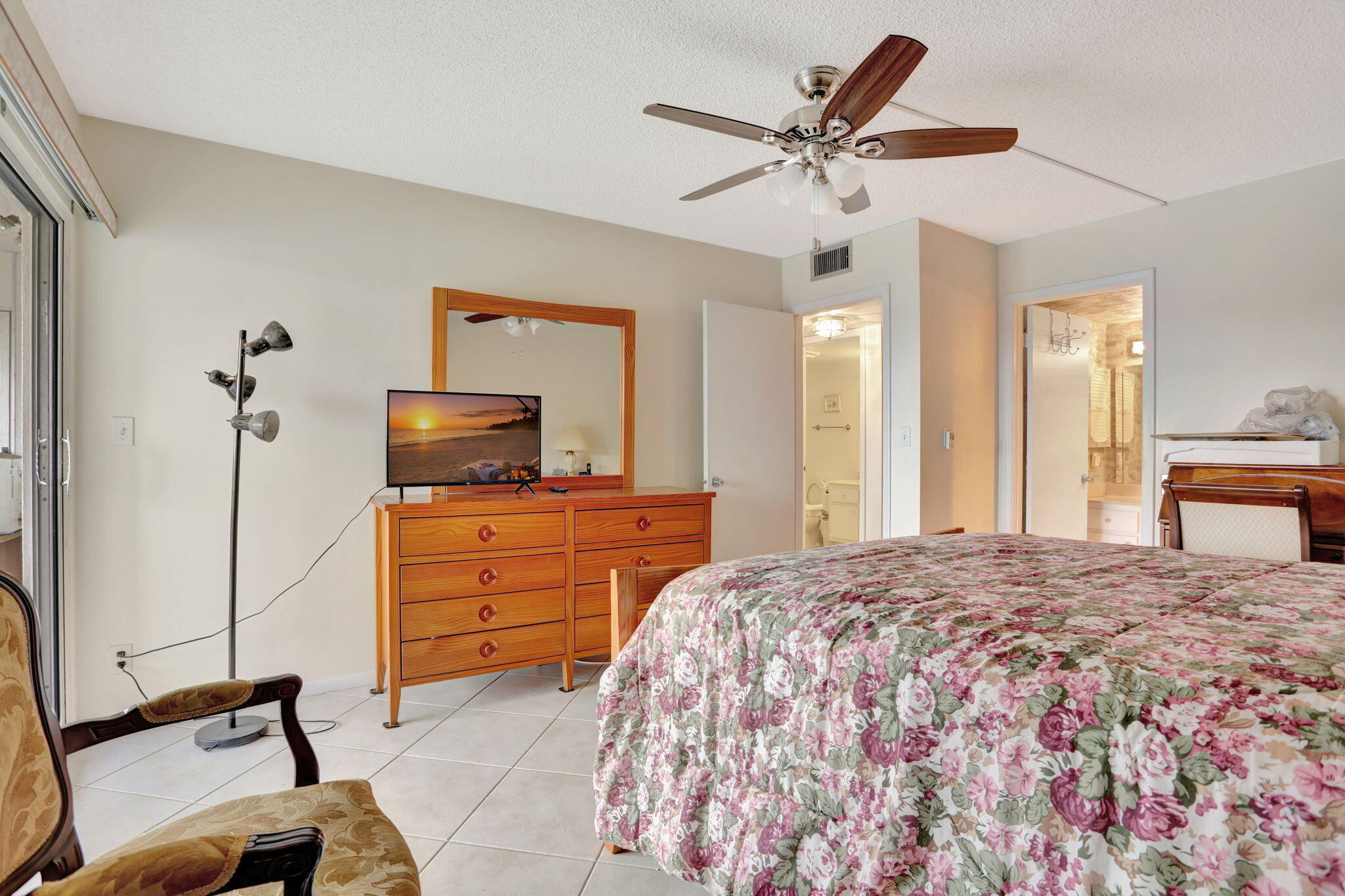 1903 Bermuda Circle B4 Property Photo 17