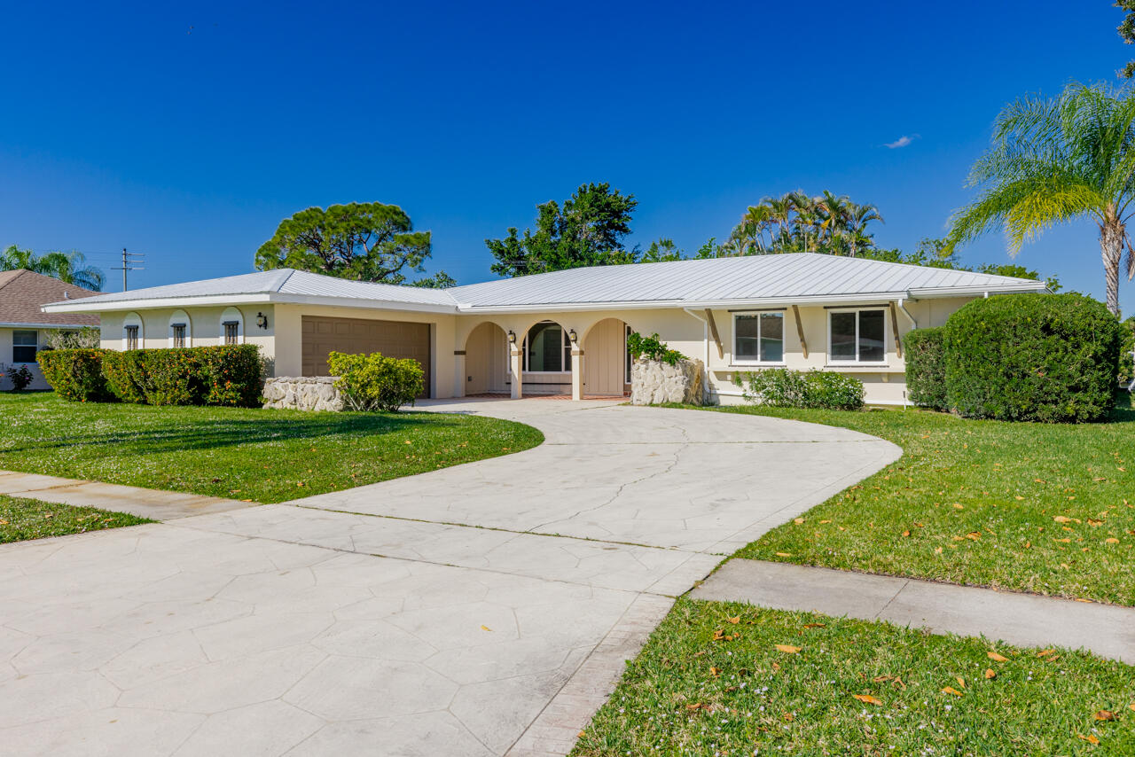 1425 Se Sunshine Avenue Property Photo 2