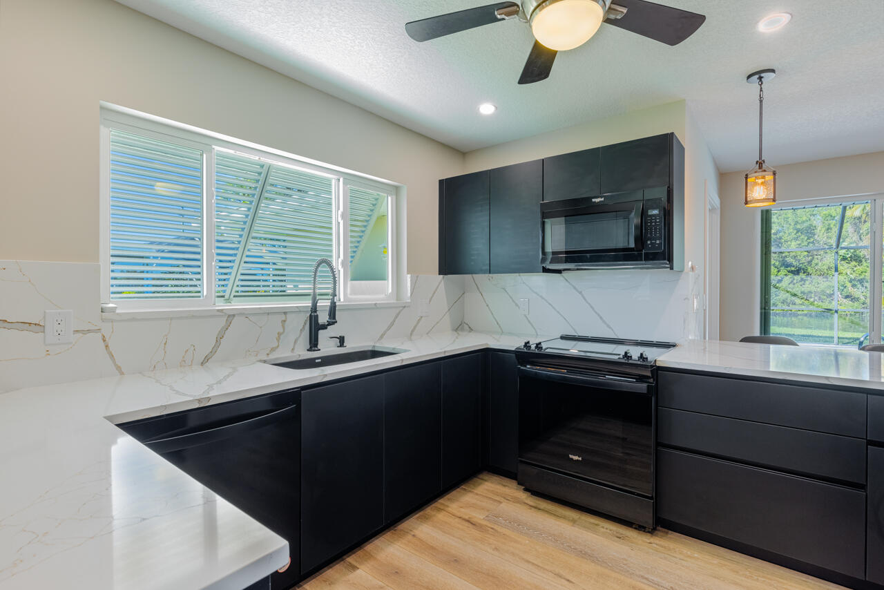 1425 Se Sunshine Avenue Property Photo 8