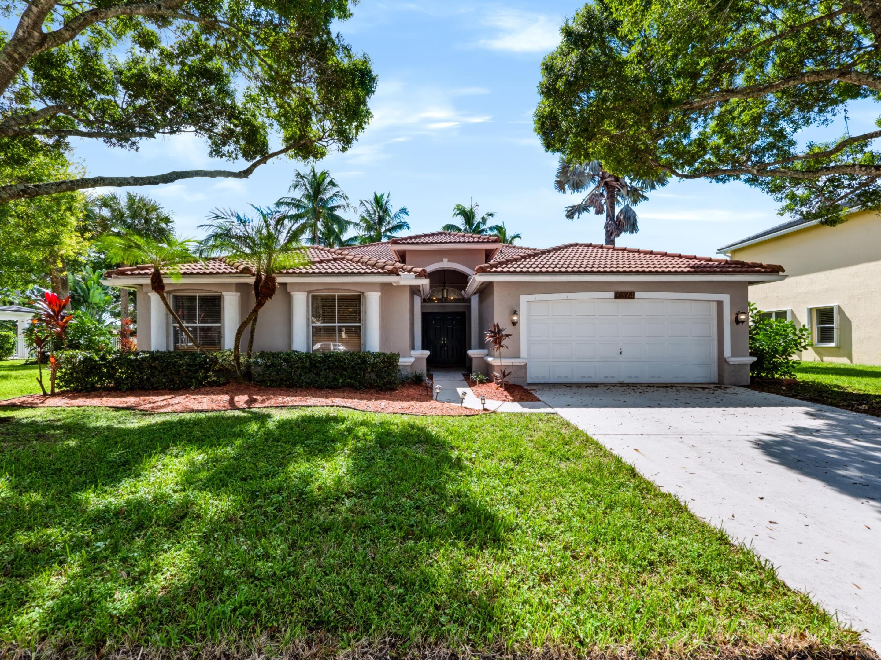 5574 Bermuda Dunes Circle Property Photo 2