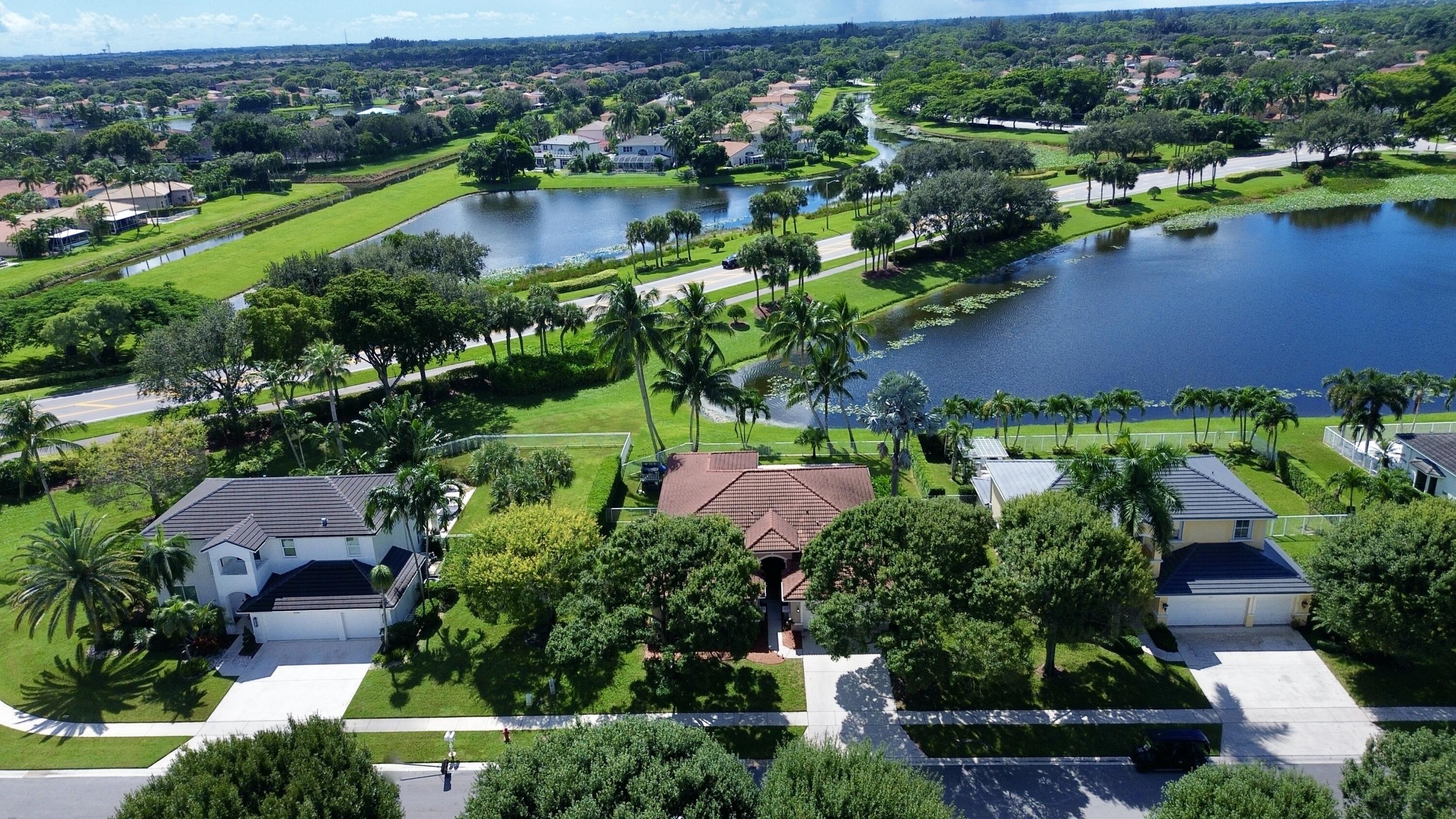 5574 Bermuda Dunes Circle Property Photo 4