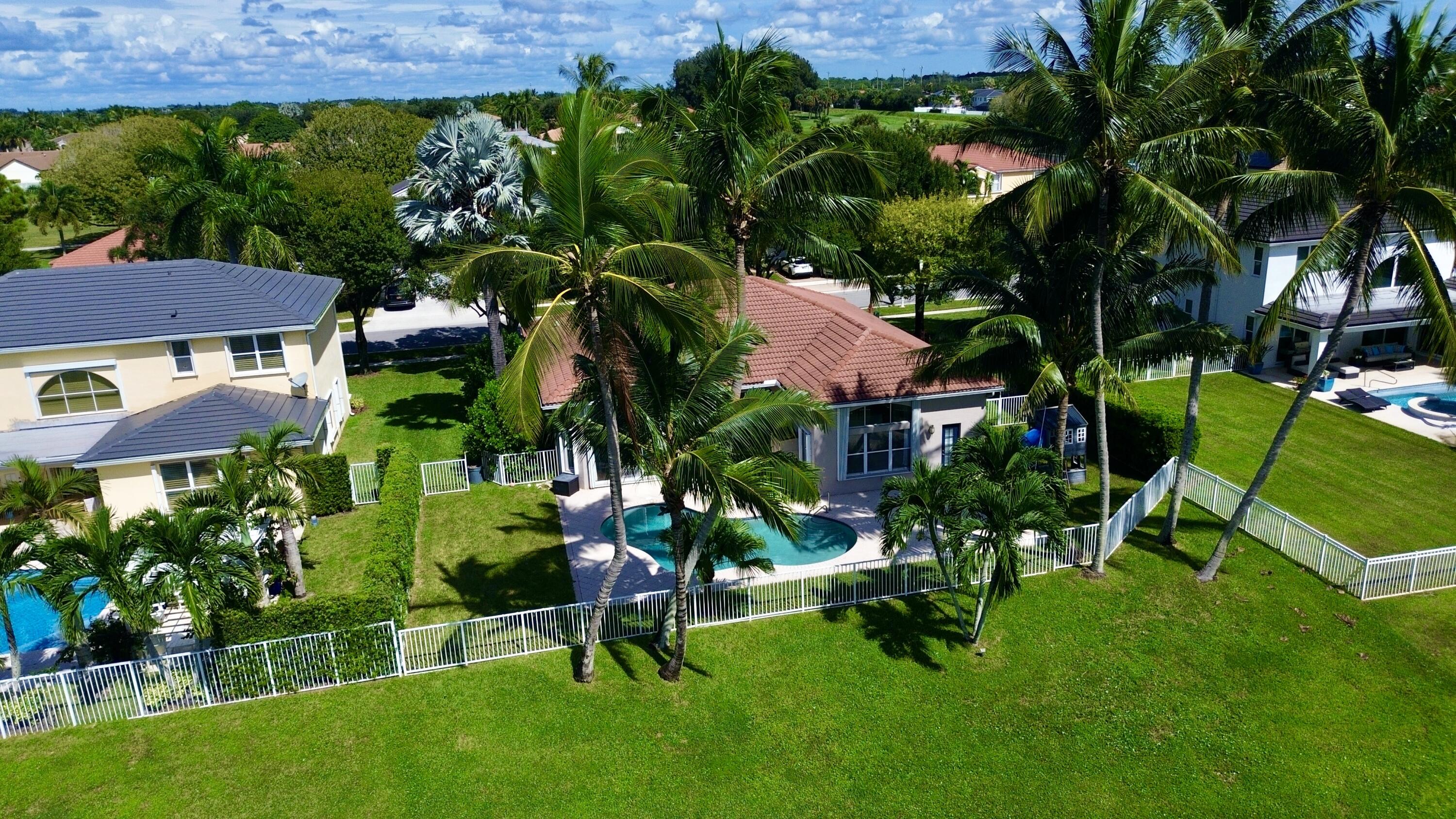 5574 Bermuda Dunes Circle Property Photo 7