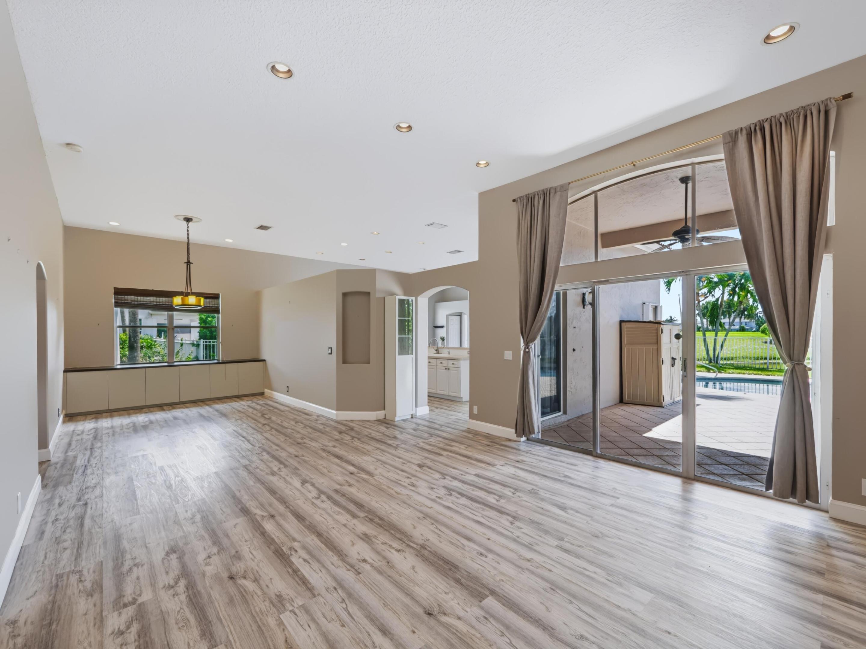 5574 Bermuda Dunes Circle Property Photo 9