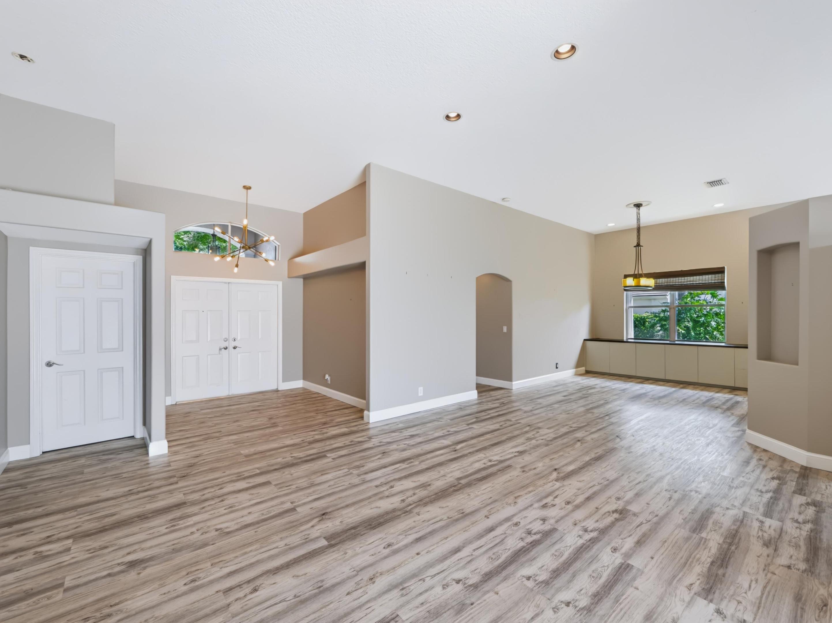5574 Bermuda Dunes Circle Property Photo 10