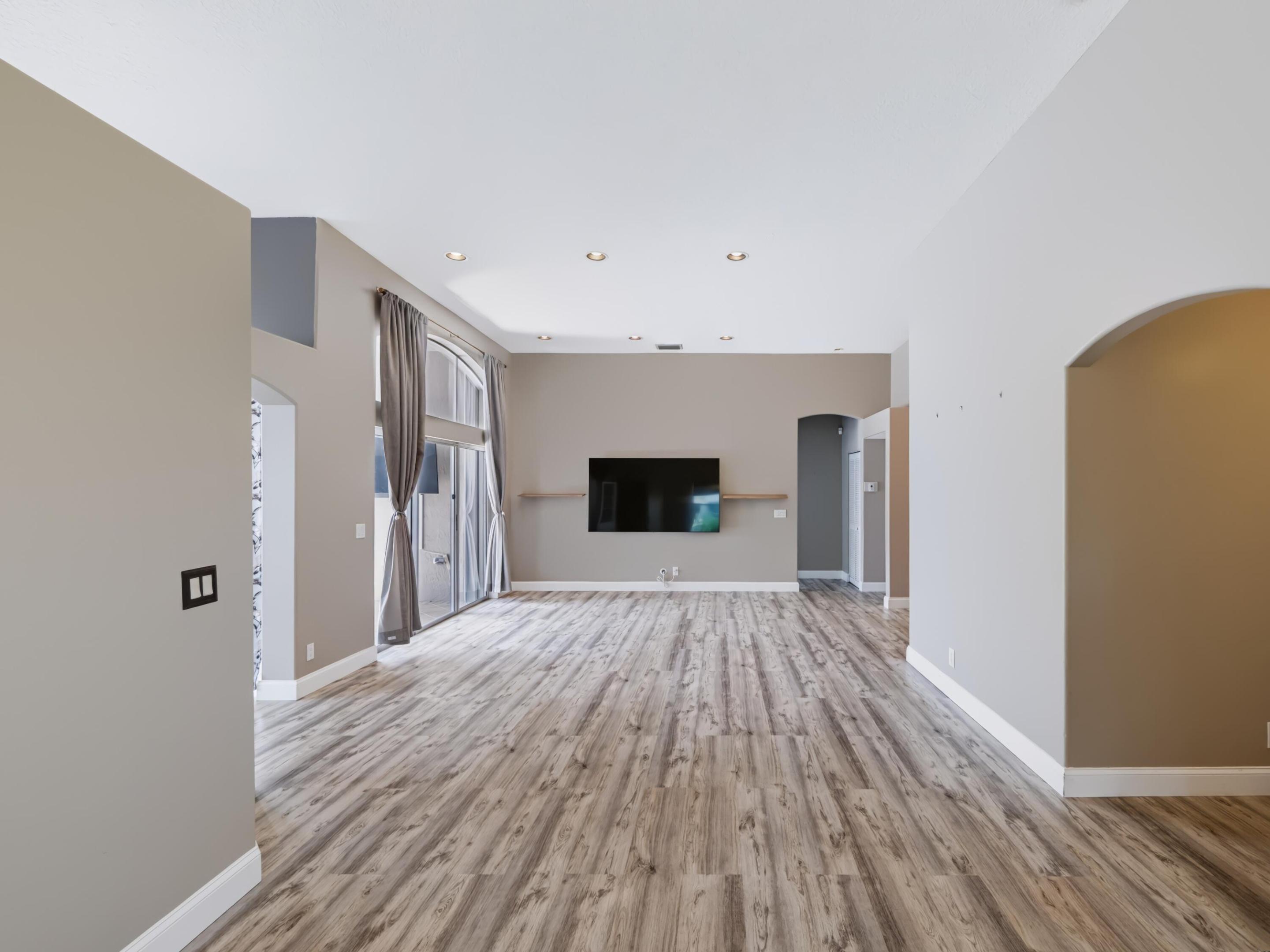 5574 Bermuda Dunes Circle Property Photo 11