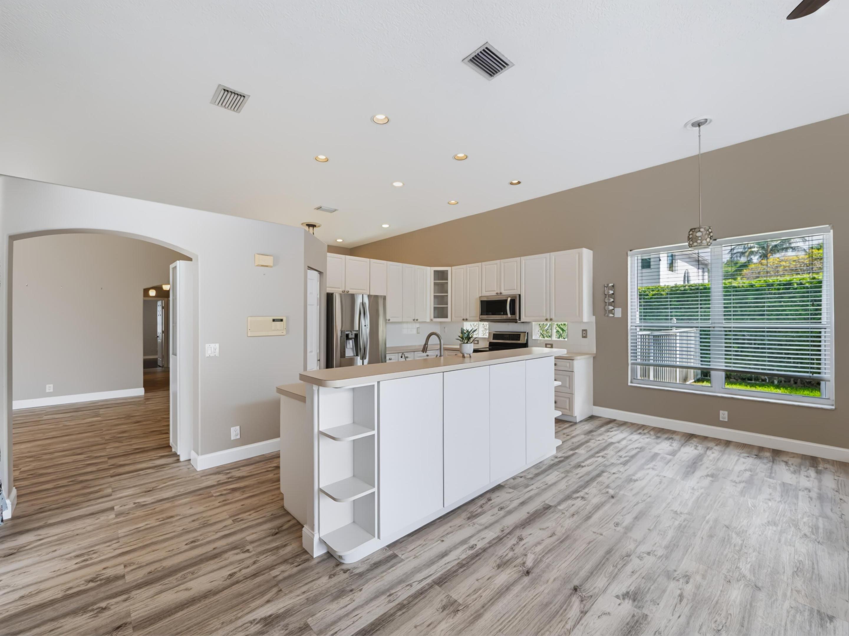 5574 Bermuda Dunes Circle Property Photo 14
