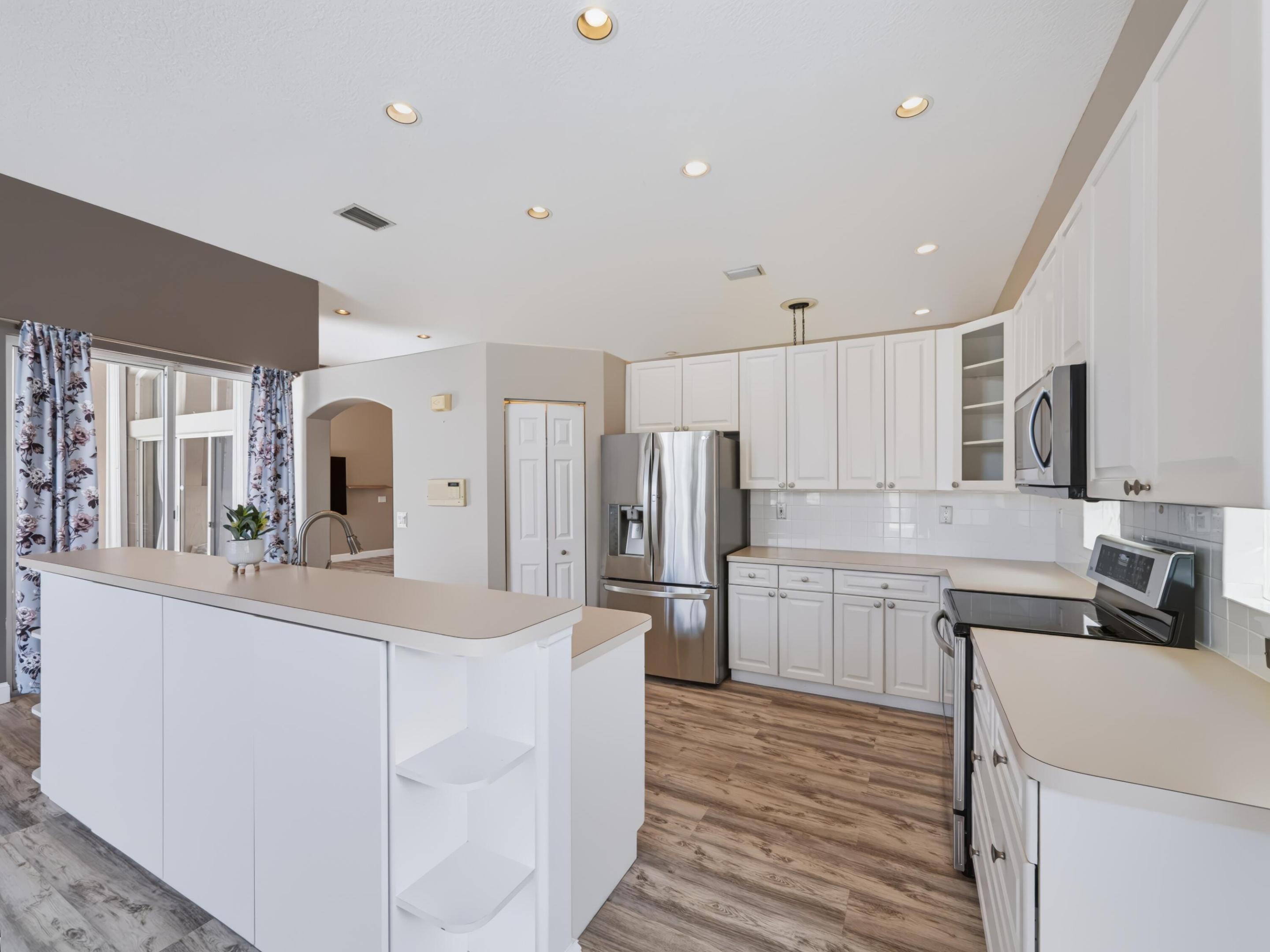 5574 Bermuda Dunes Circle Property Photo 15
