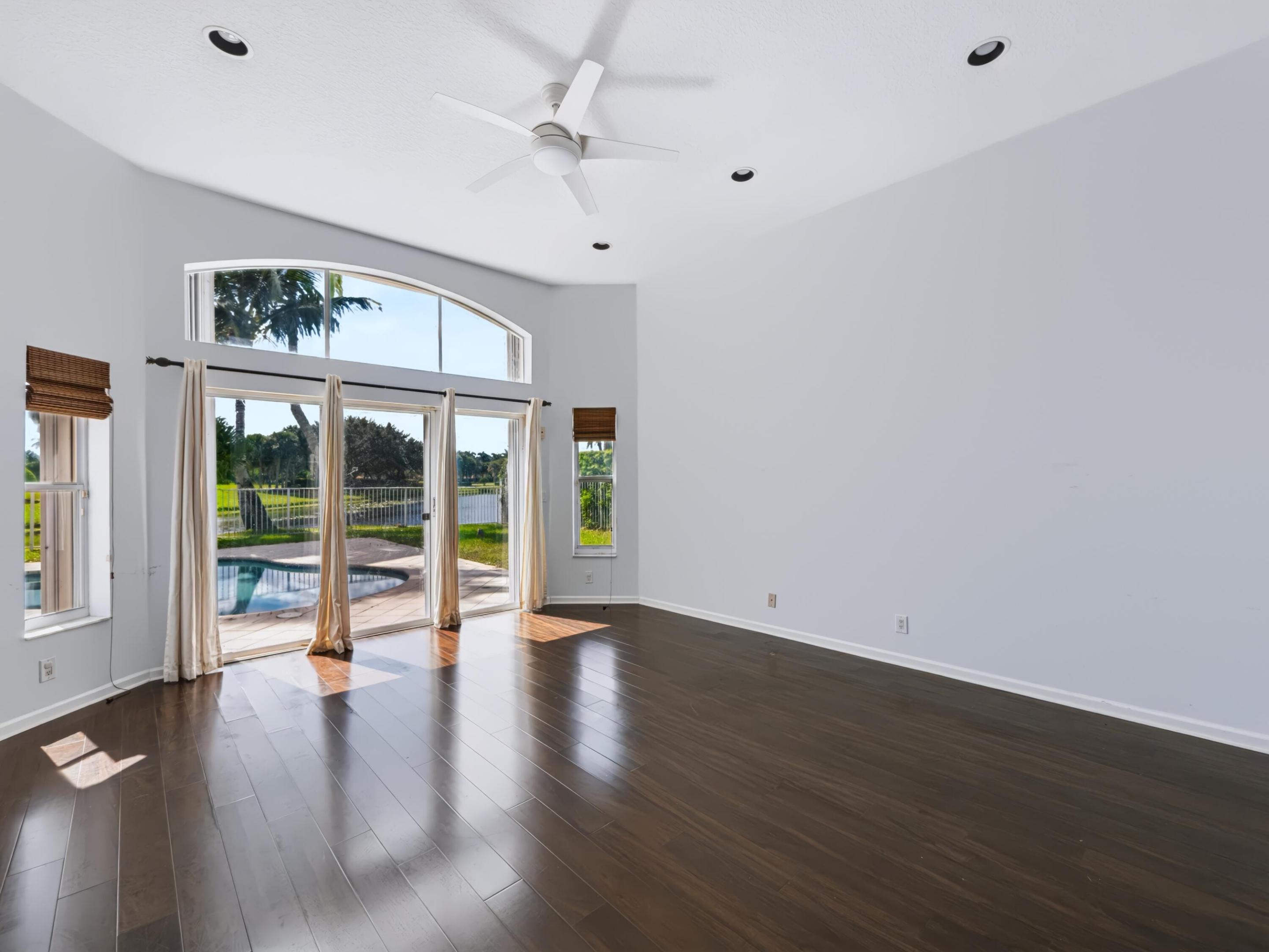 5574 Bermuda Dunes Circle Property Photo 20