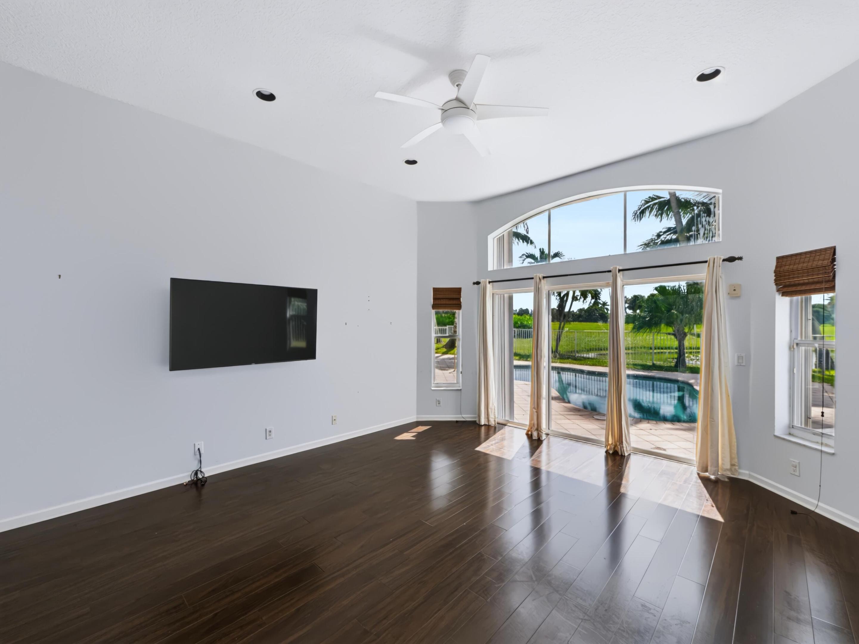 5574 Bermuda Dunes Circle Property Photo 21