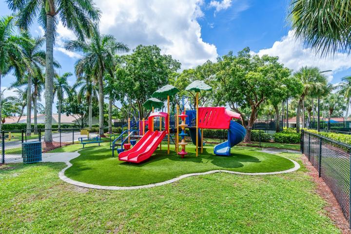 5574 Bermuda Dunes Circle Property Photo 43