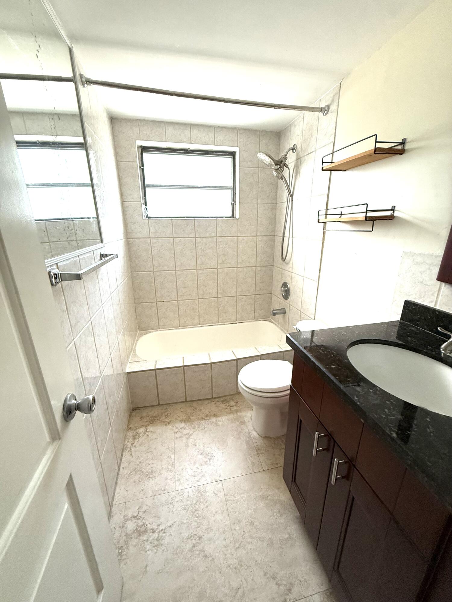 1100 Ne 9th Avenue 202 Property Photo 6