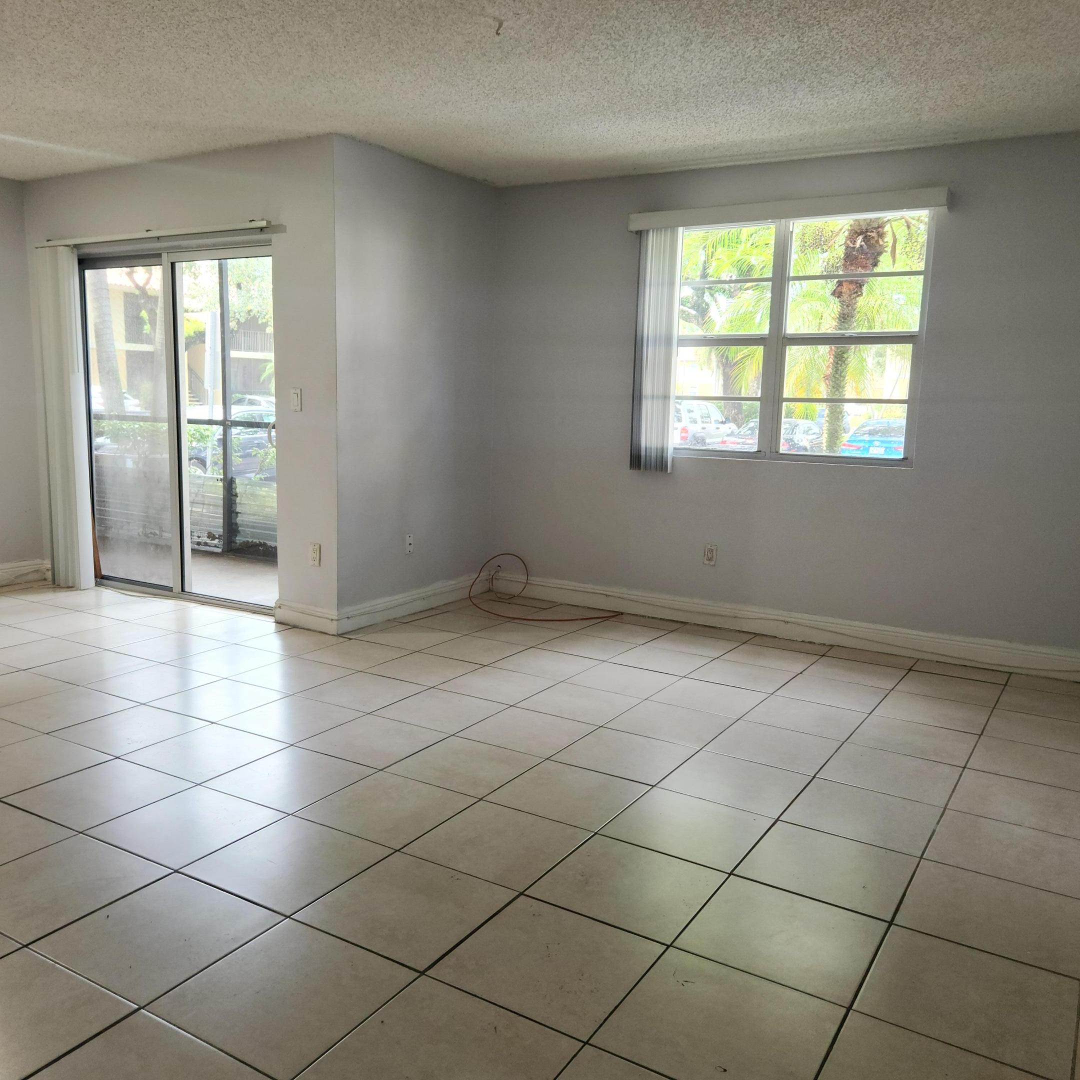1227 Sw 46th Avenue 305 Property Photo 5