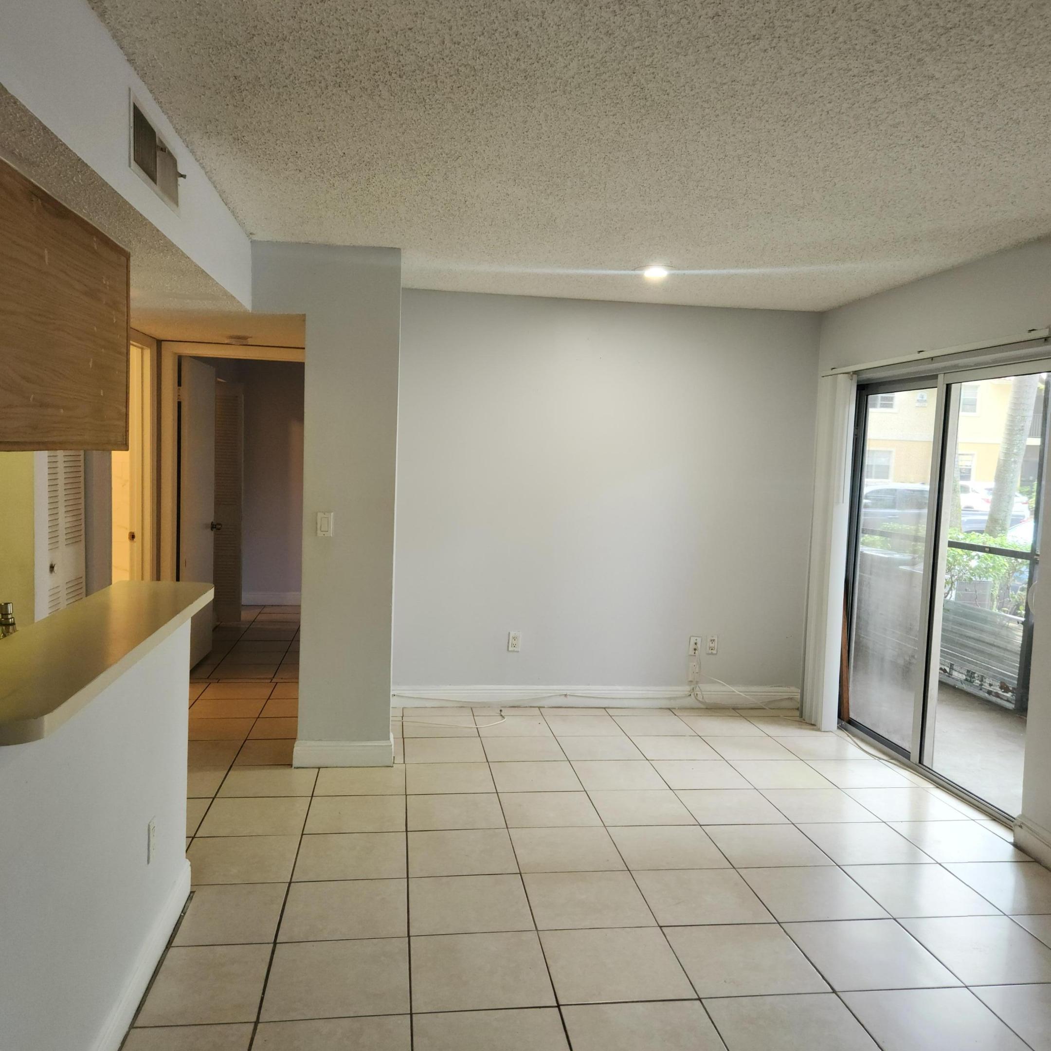 1227 Sw 46th Avenue 305 Property Photo 6