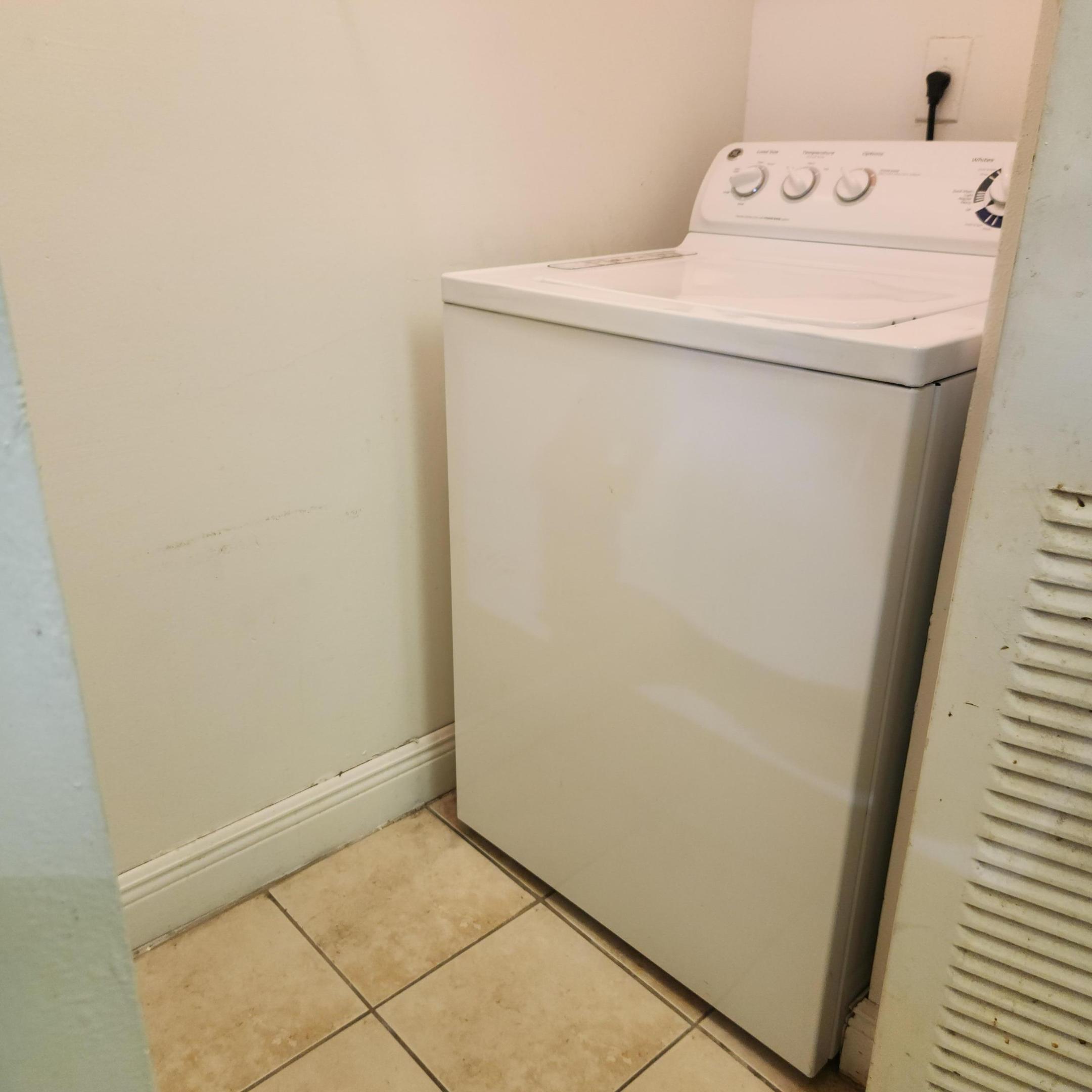 1227 Sw 46th Avenue 305 Property Photo 8