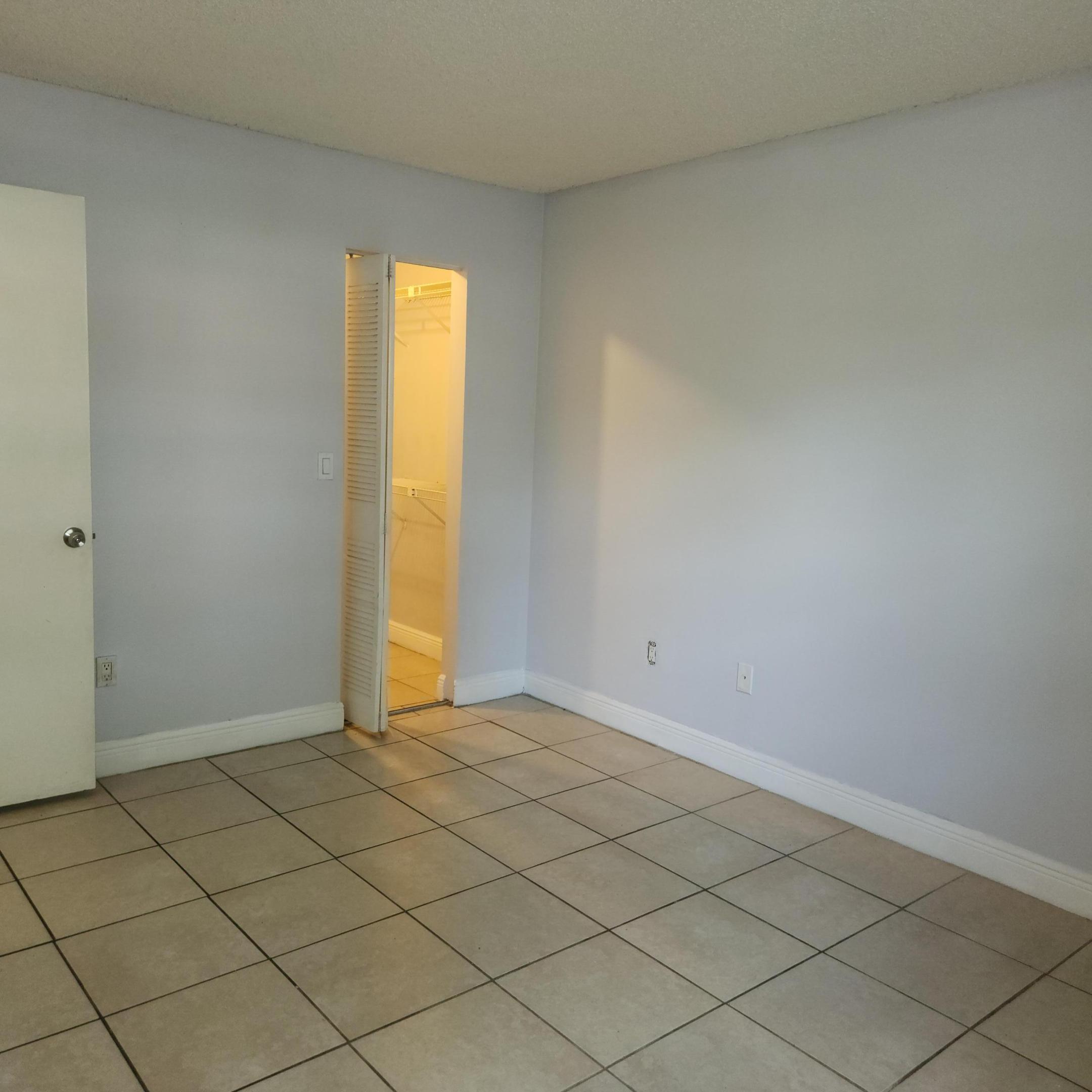 1227 Sw 46th Avenue 305 Property Photo 16