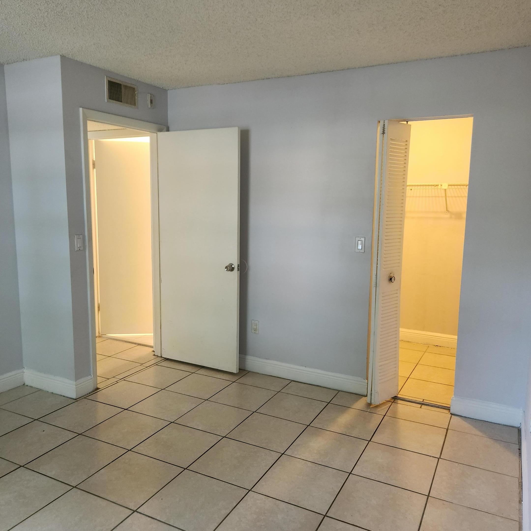 1227 Sw 46th Avenue 305 Property Photo 17