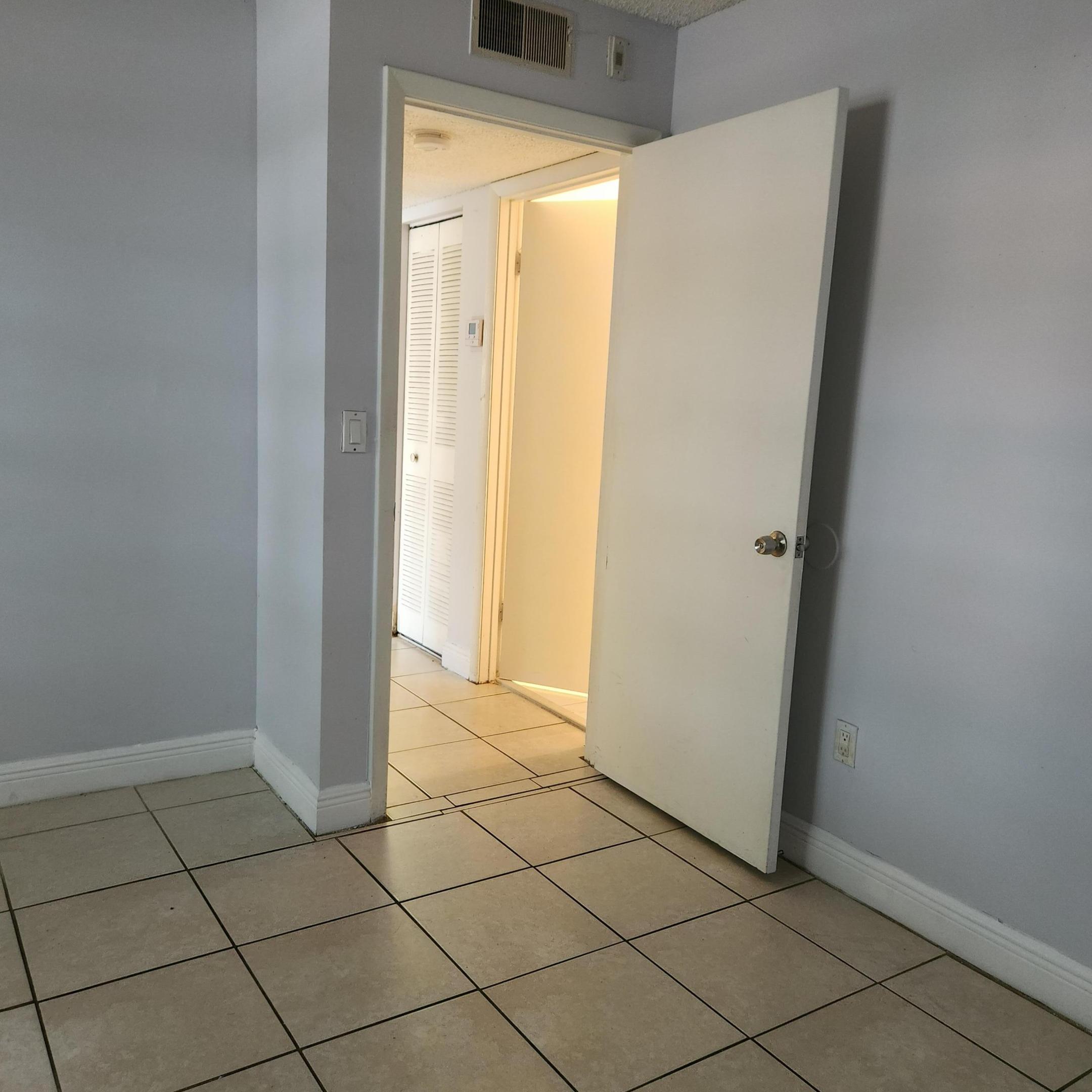 1227 Sw 46th Avenue 305 Property Photo 20