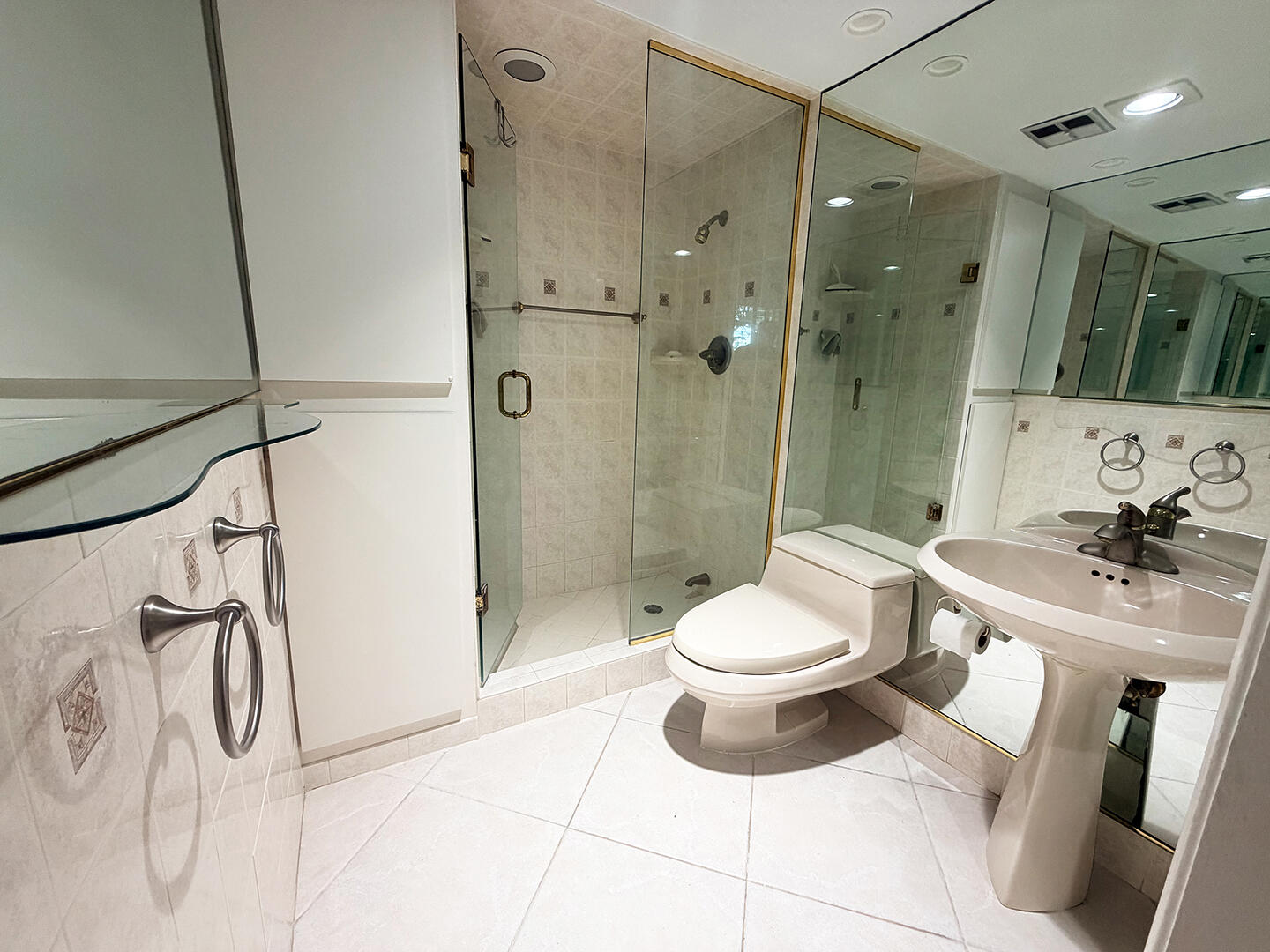 1595 S Ocean Lane 182 Property Photo 17