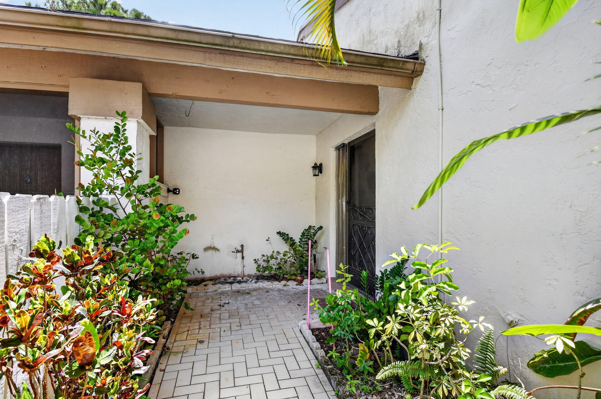 6102 Woodlake Boulevard Property Photo 4
