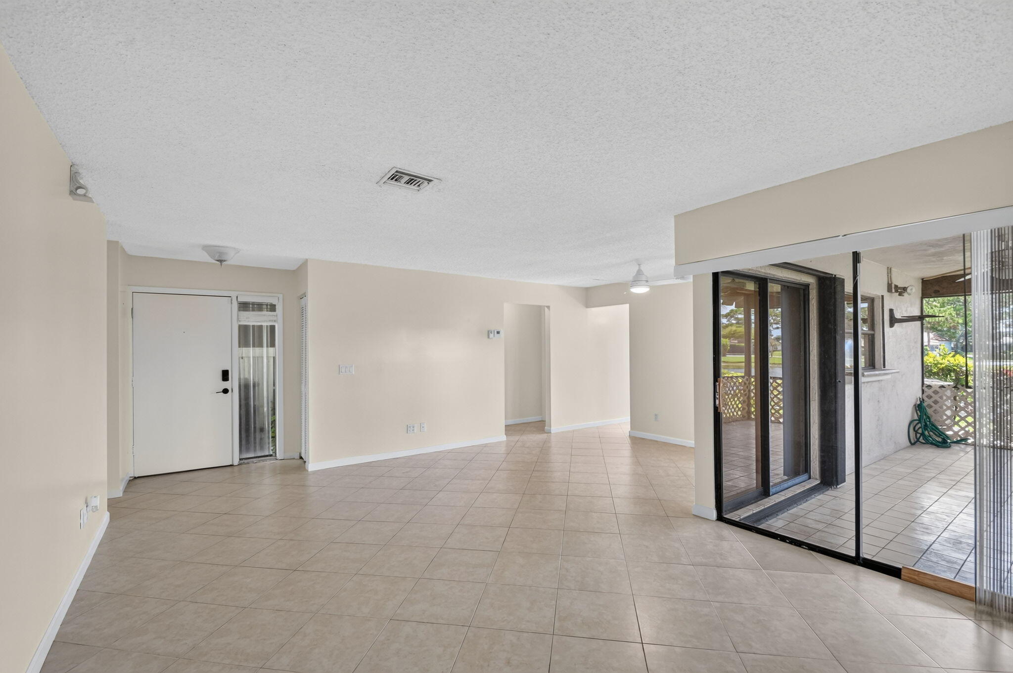 6102 Woodlake Boulevard Property Photo 5
