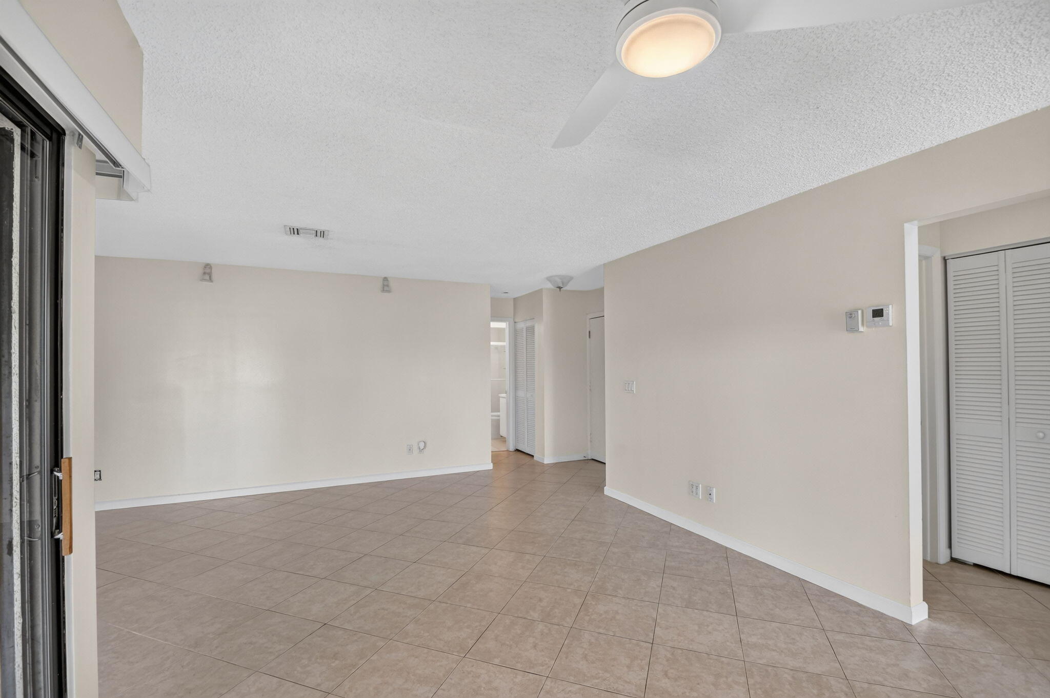 6102 Woodlake Boulevard Property Photo 6