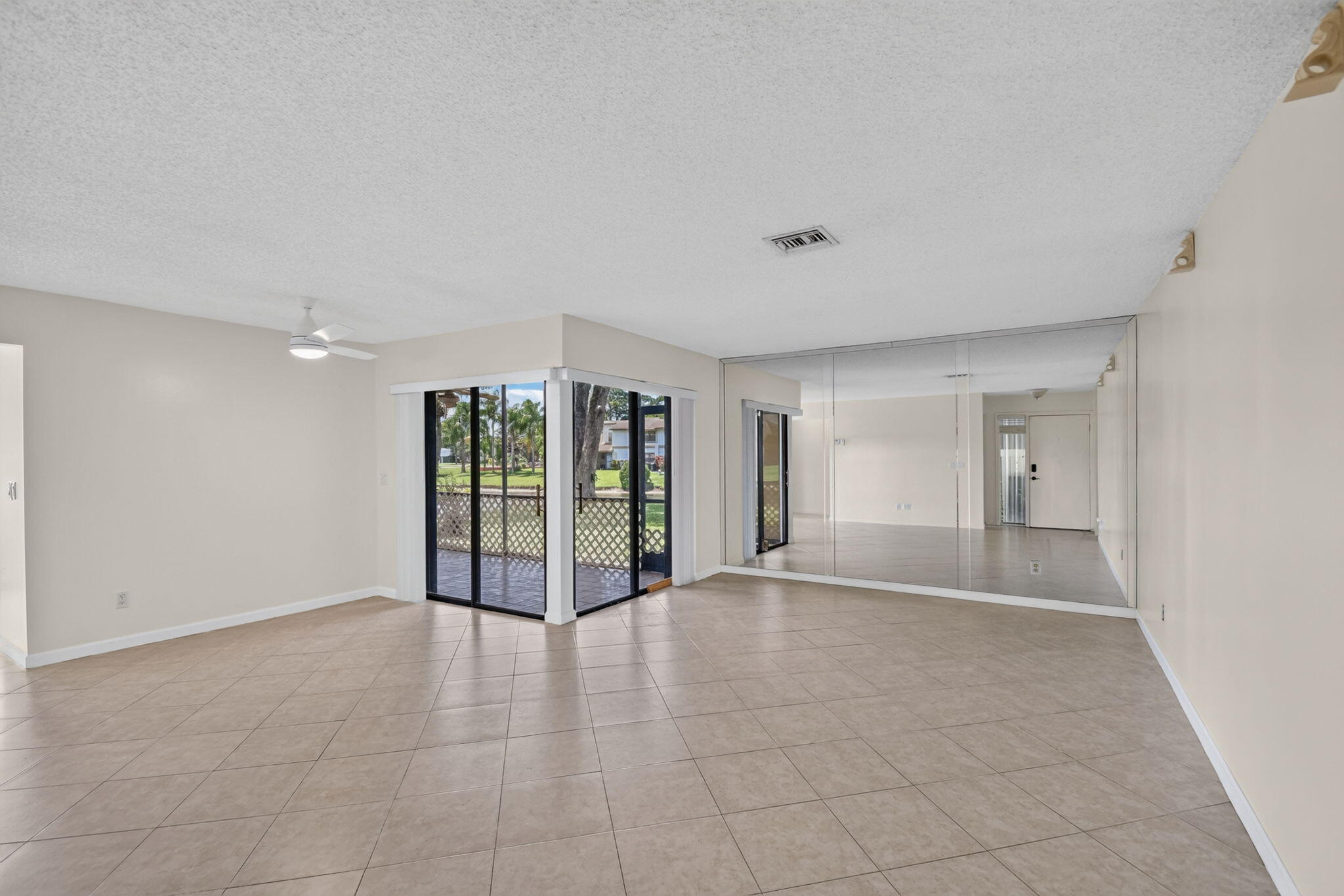 6102 Woodlake Boulevard Property Photo 8