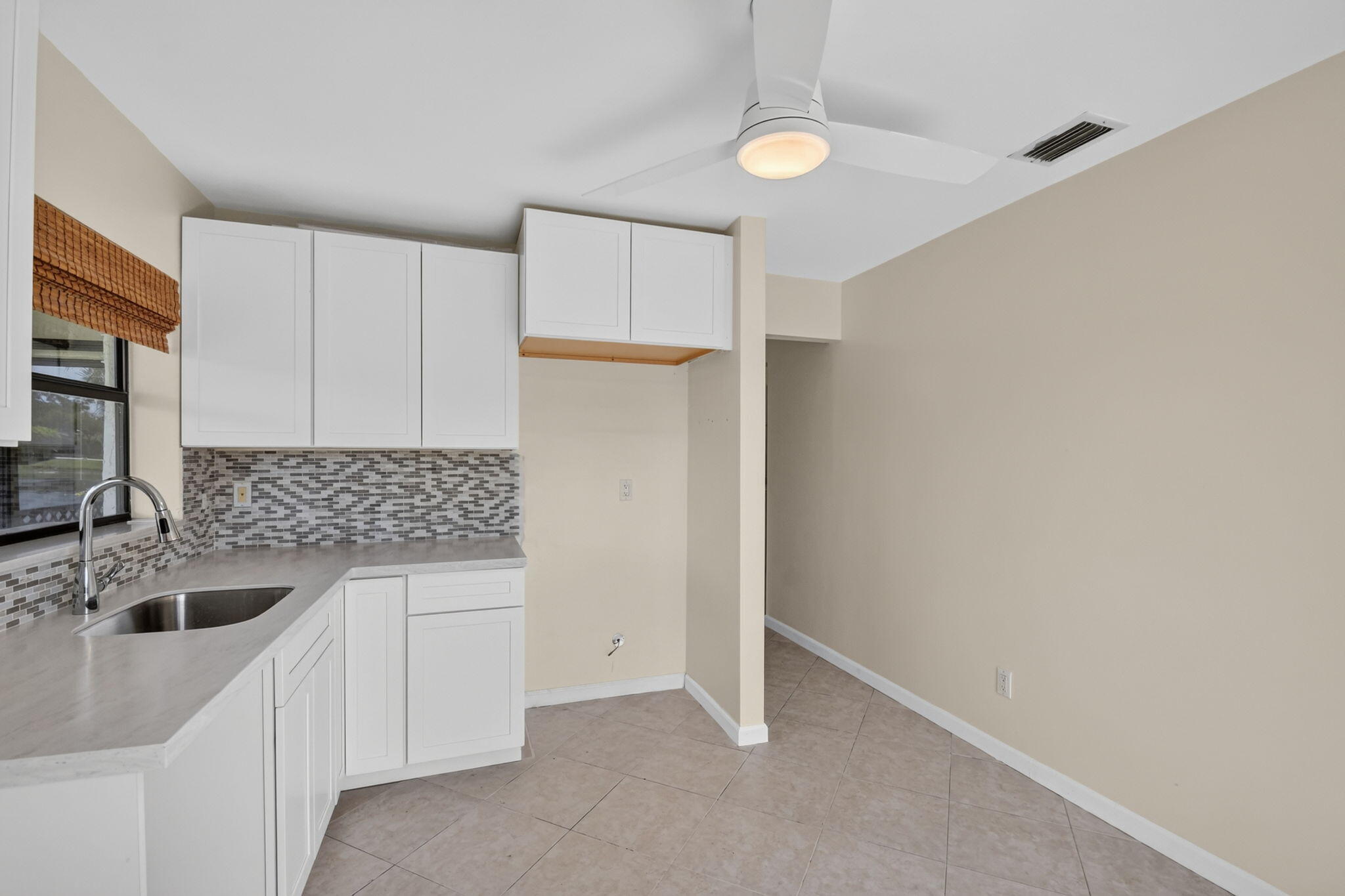 6102 Woodlake Boulevard Property Photo 10