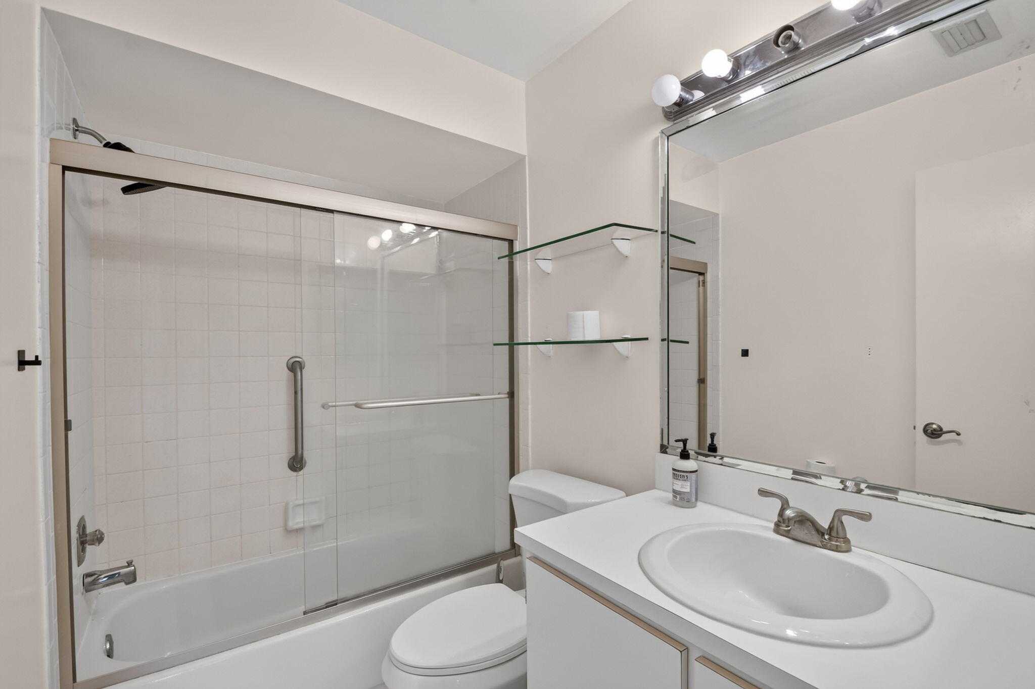 6102 Woodlake Boulevard Property Photo 23
