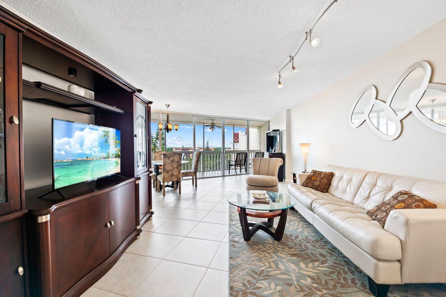6911 Environ Boulevard 8k Property Photo 1