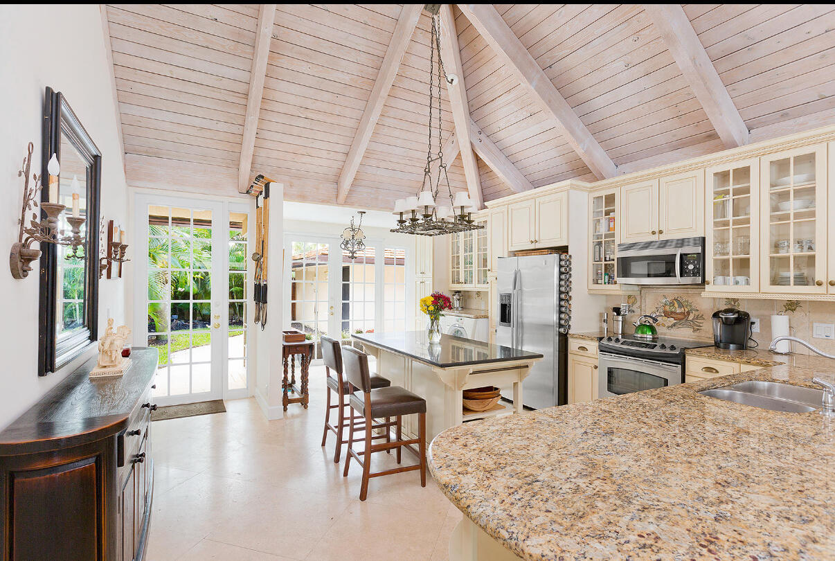11864 Pebblewood Drive Property Photo 2