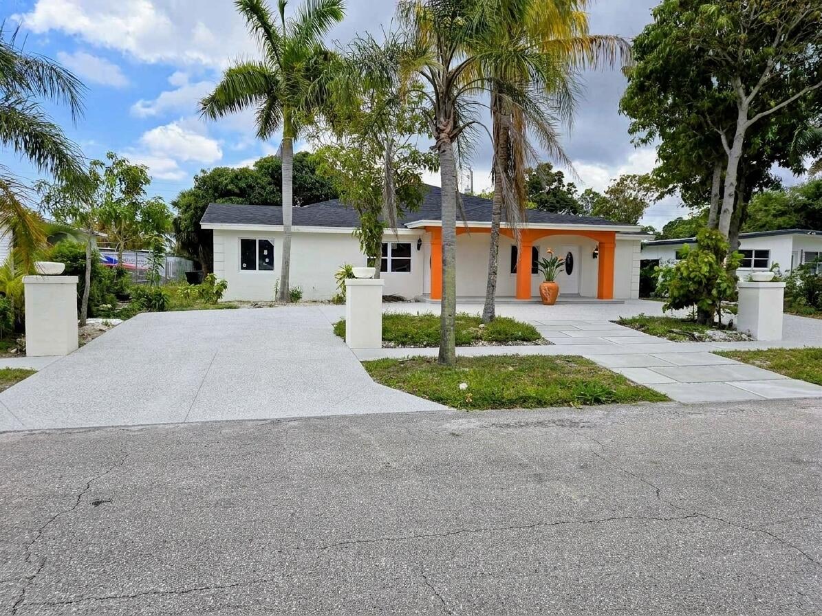424 E Ilex Drive Property Photo 1
