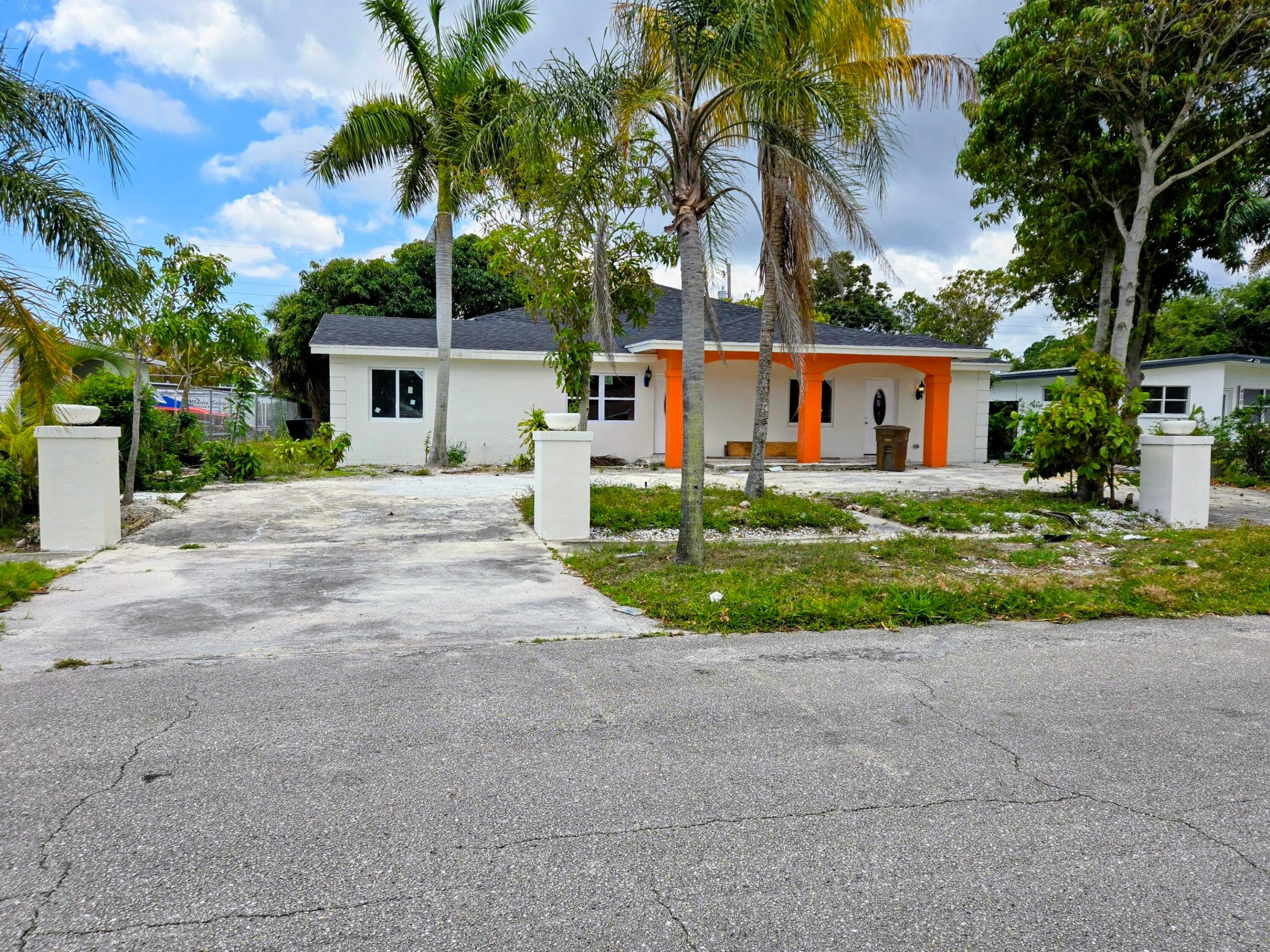 424 E Ilex Drive Property Photo 2