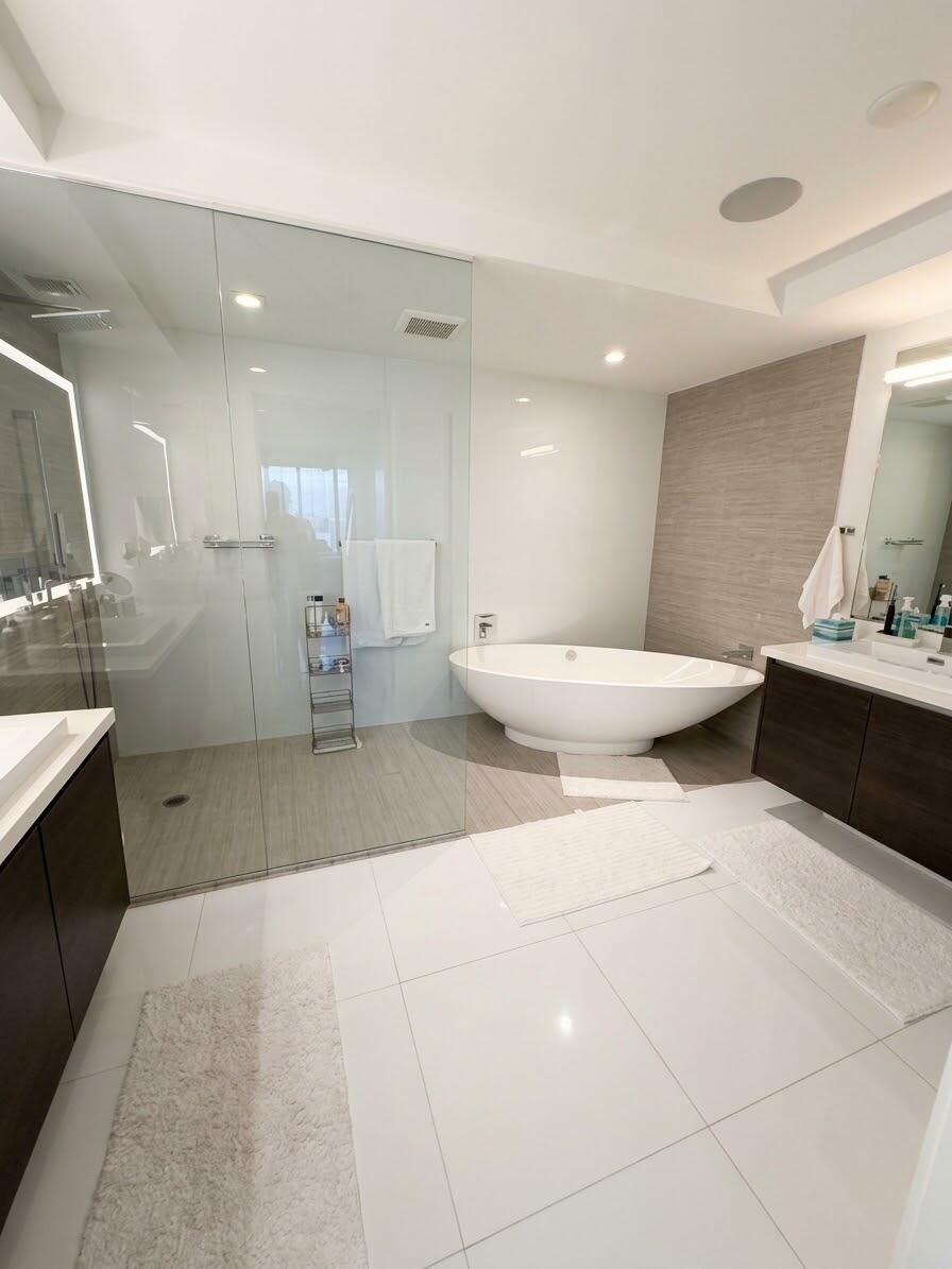 330 Sunny Isles Boulevard 5-2407 Property Photo 8