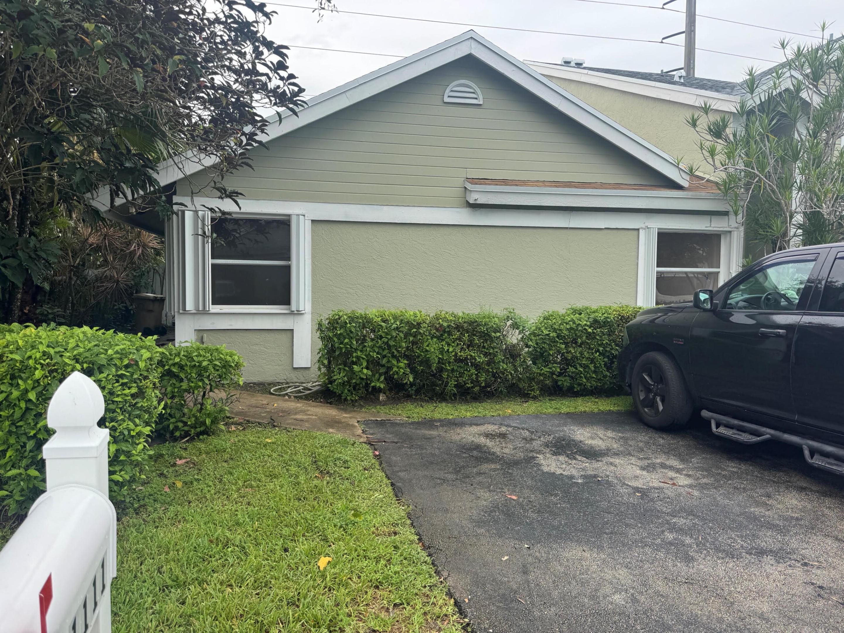 1111 Sw 111th Way Property Photo 1