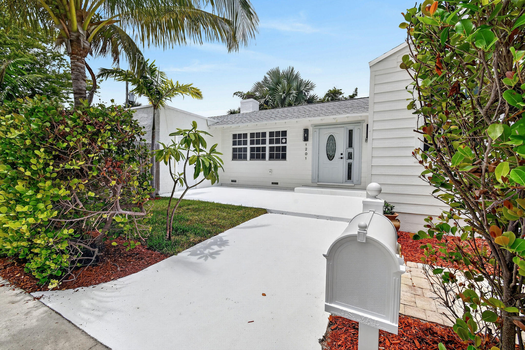 1201 N Ocean Breeze Property Photo 1