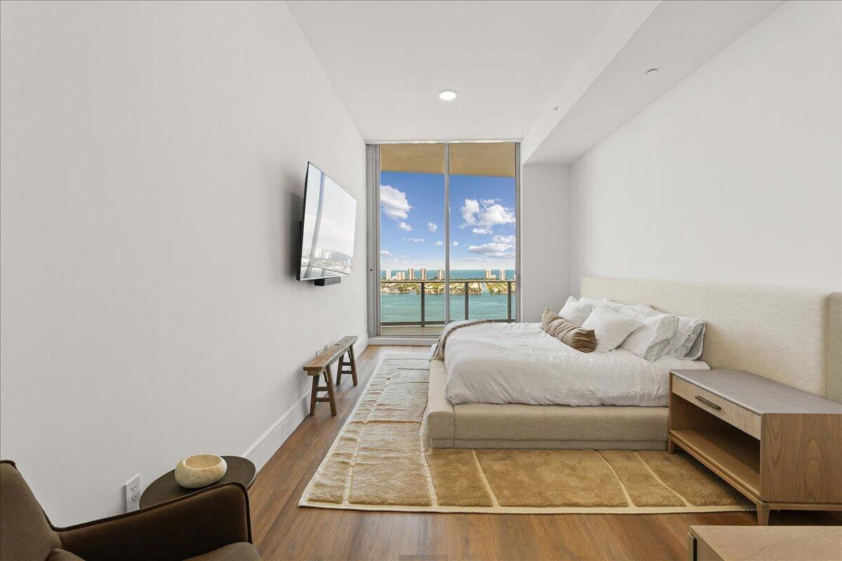 220 Lake Shore Drive 2406 Property Photo 12