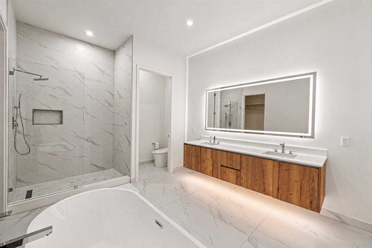 220 Lake Shore Drive 2406 Property Photo 15