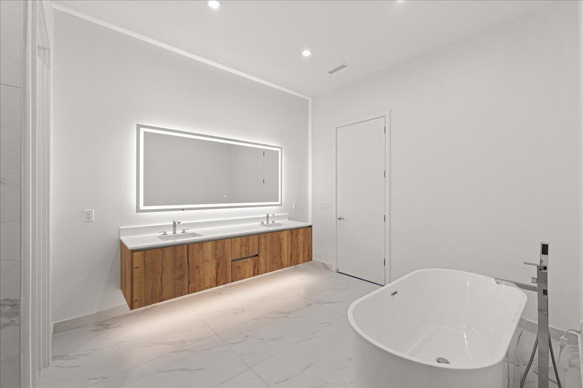 220 Lake Shore Drive 2406 Property Photo 16