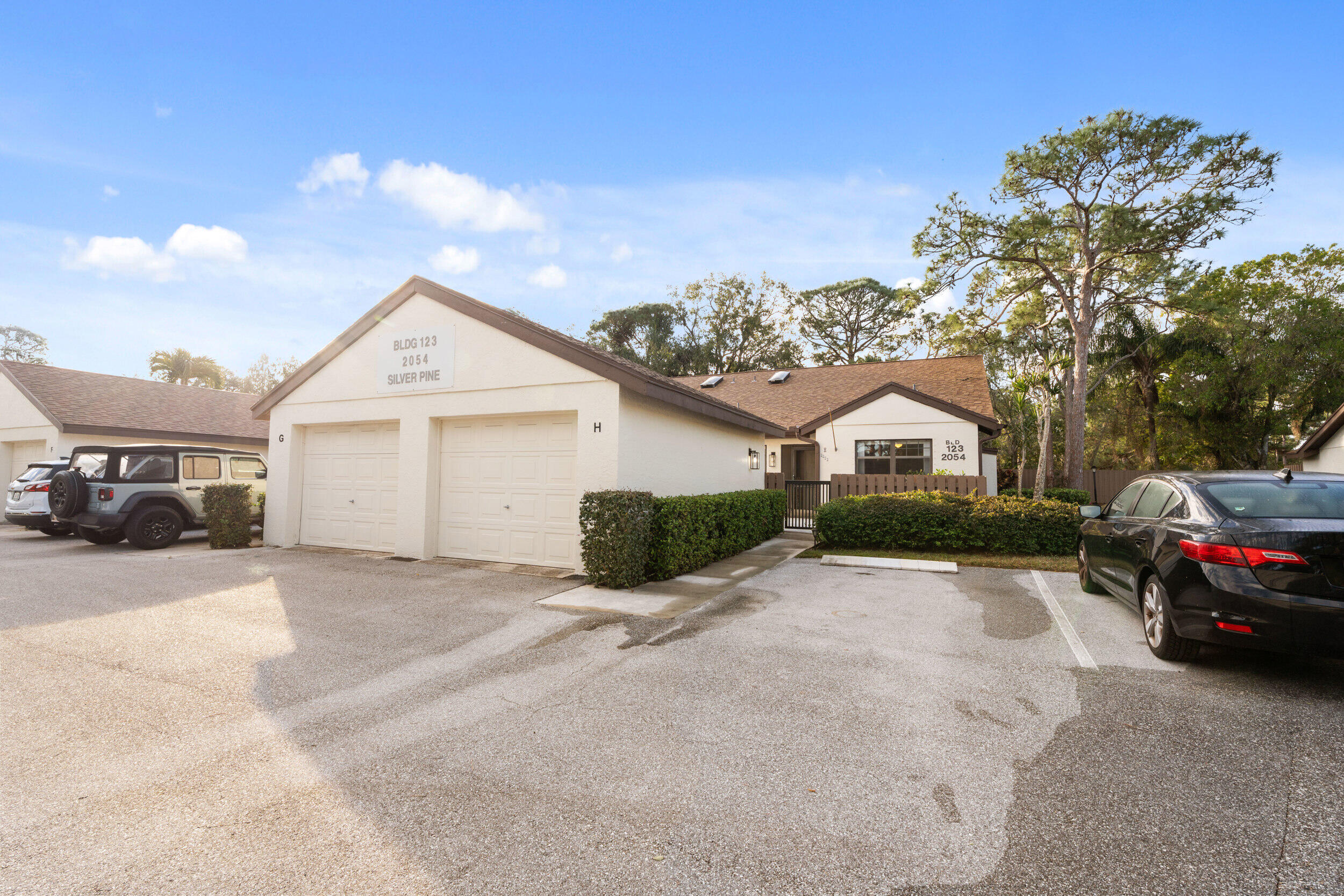 2054 Sw Silver Pine Way 123h Property Photo 1