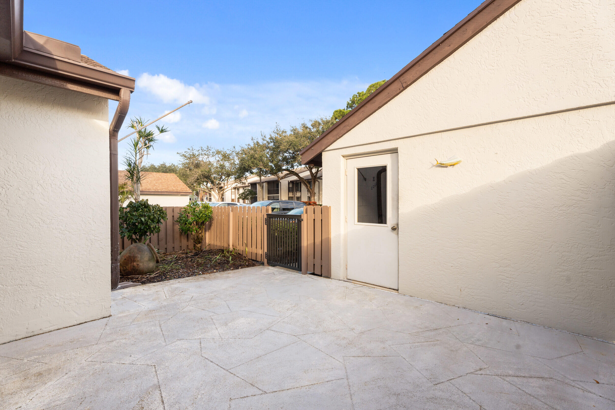 2054 Sw Silver Pine Way 123h Property Photo 4