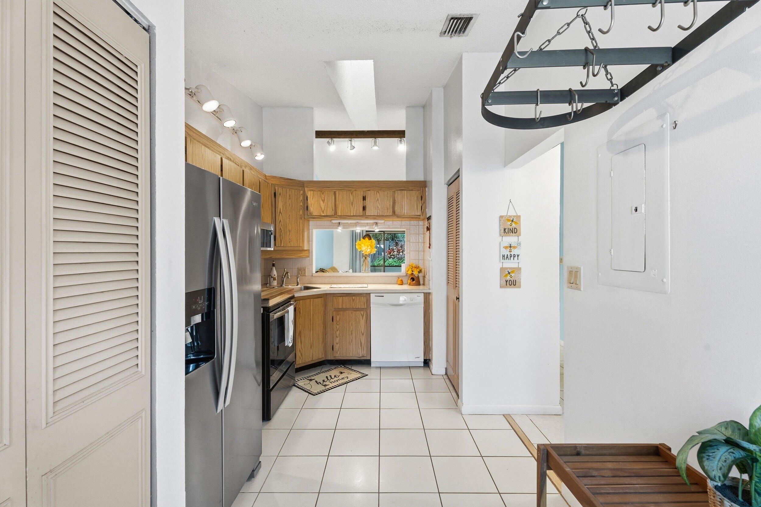 2054 Sw Silver Pine Way 123h Property Photo 8