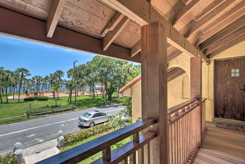407 S Lakeside Drive E Property Photo 2