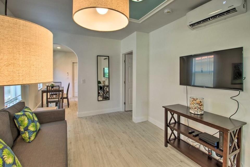 407 S Lakeside Drive E Property Photo 6