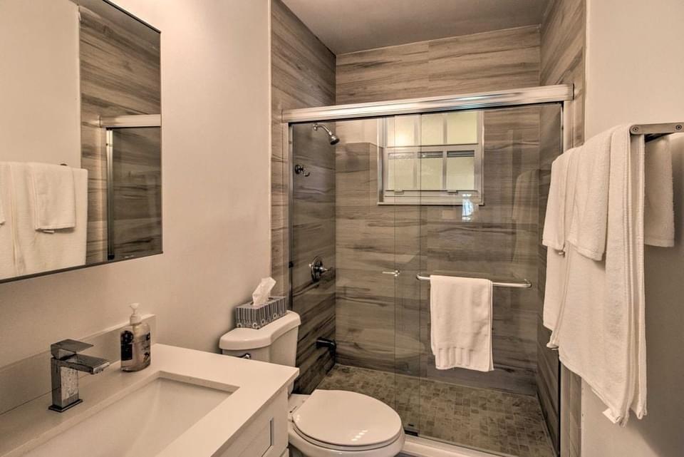407 S Lakeside Drive E Property Photo 11