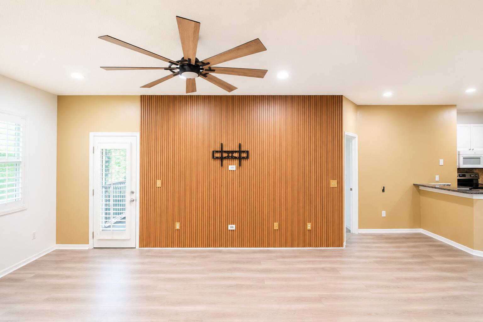 2927 Crestwood Terrace 7201 Property Photo 4