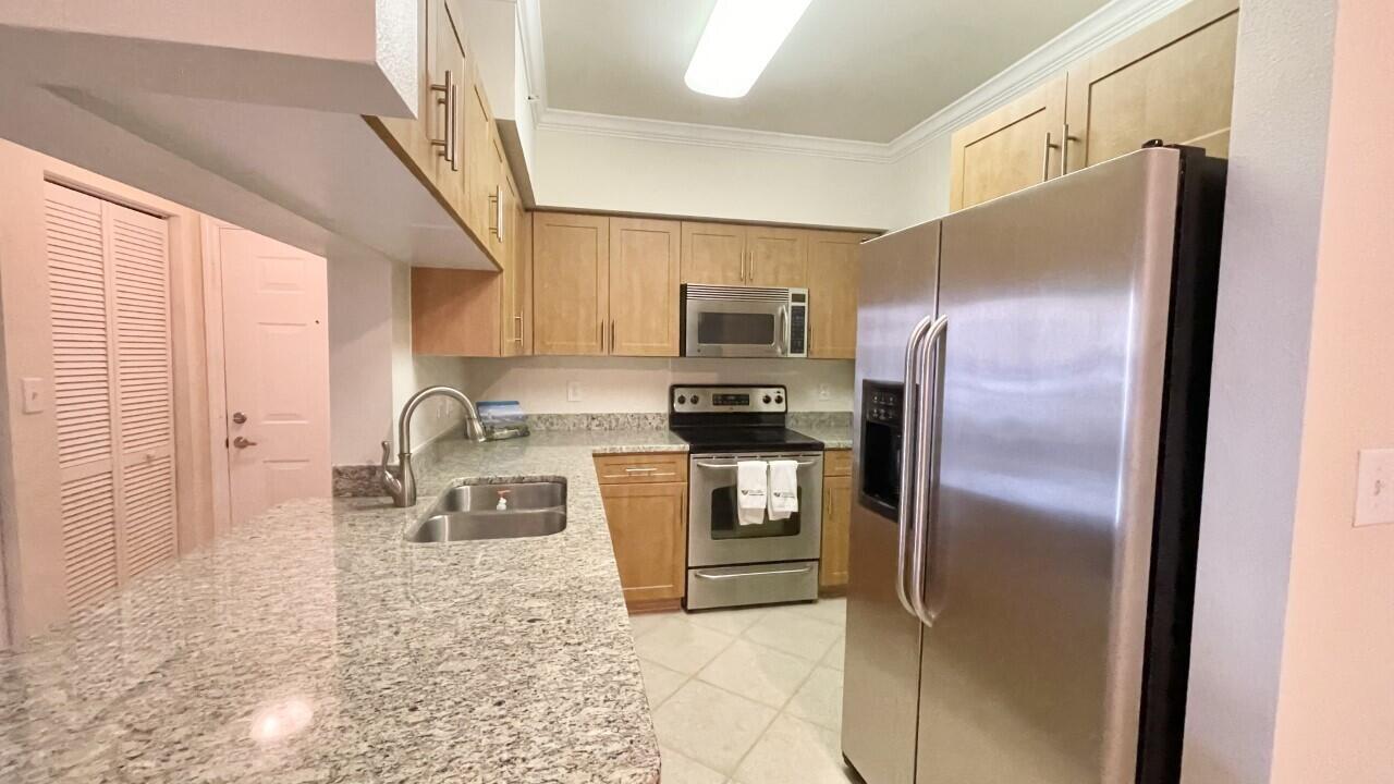 6530 Emerald Dunes Drive Property Photo 3