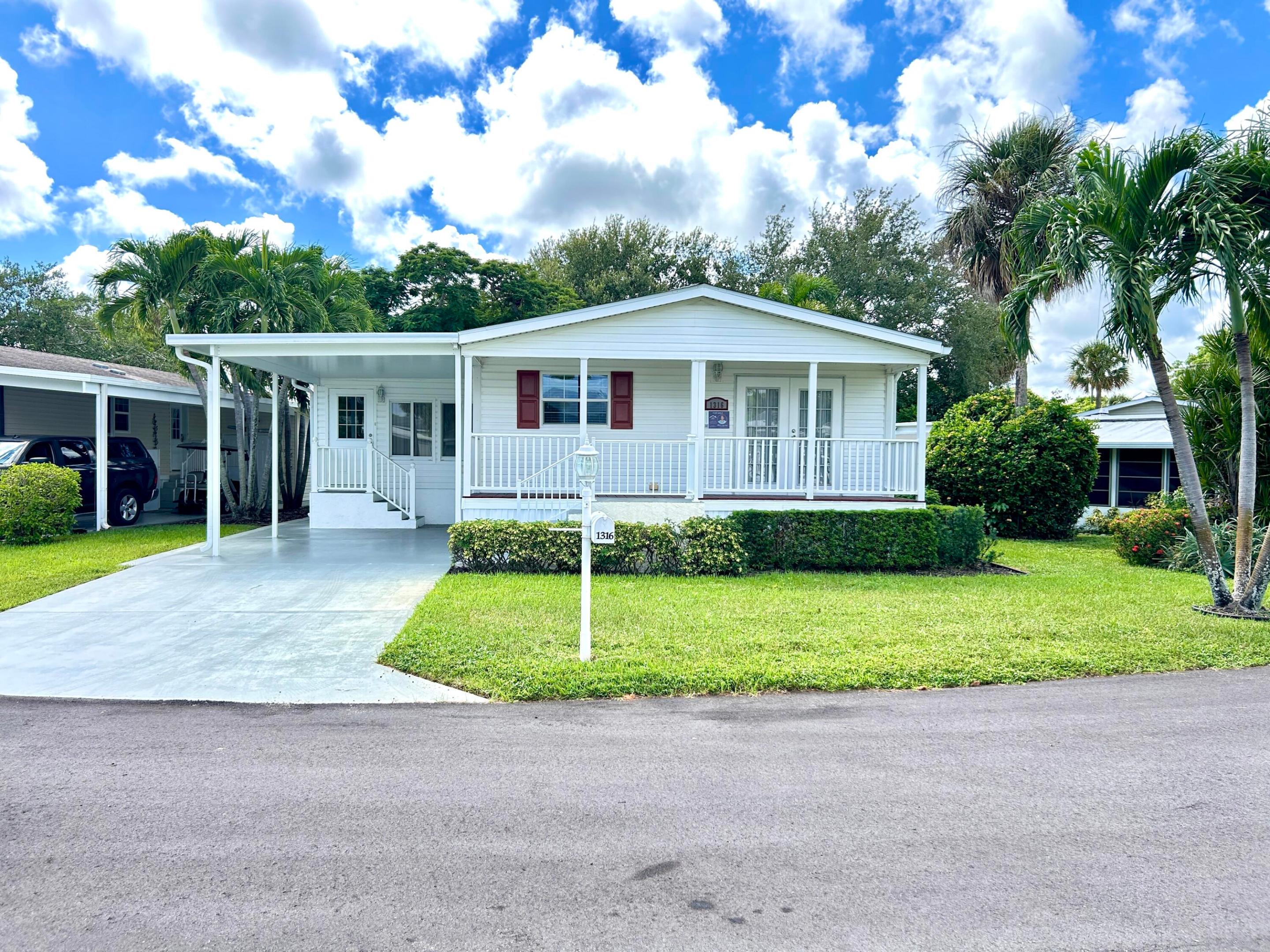 1316 W Bougainvillea Drive Property Photo 1